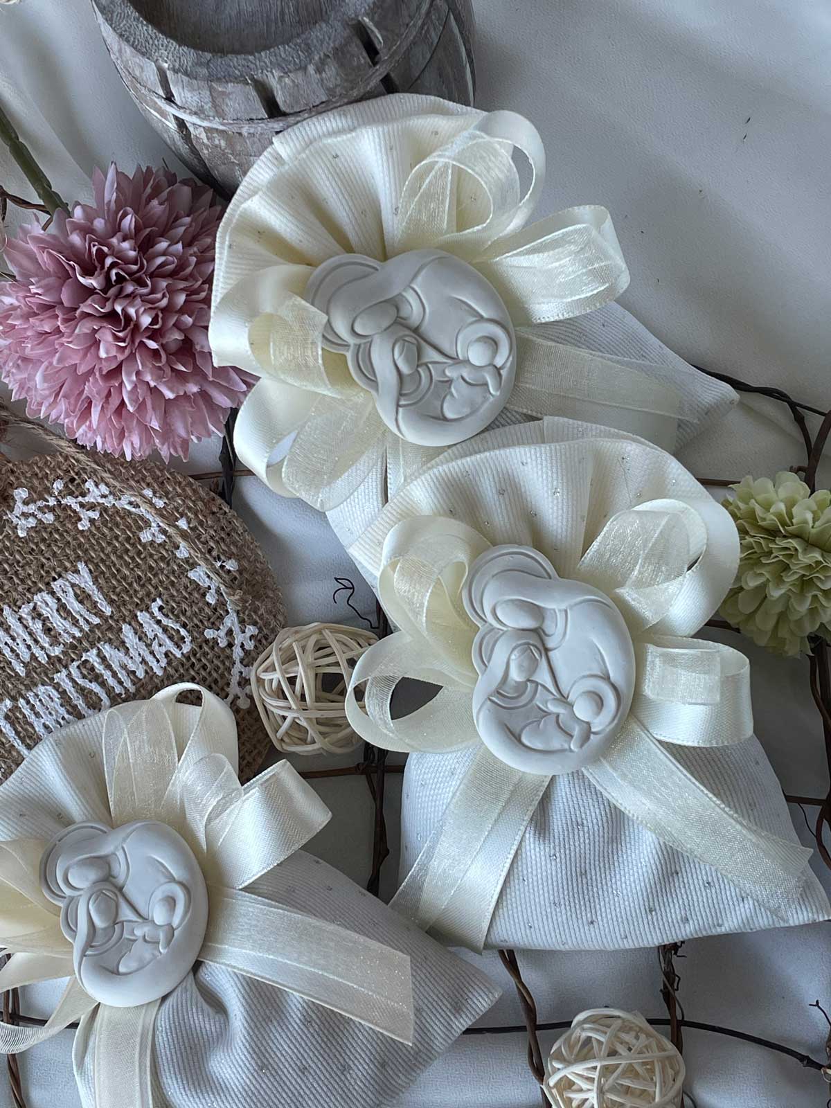 12 Calamite A Quadrifoglio Portafortuna Con Sacra Famiglia – Ideali Per Bomboniere Comunione E Matrimonio – 9x7cm