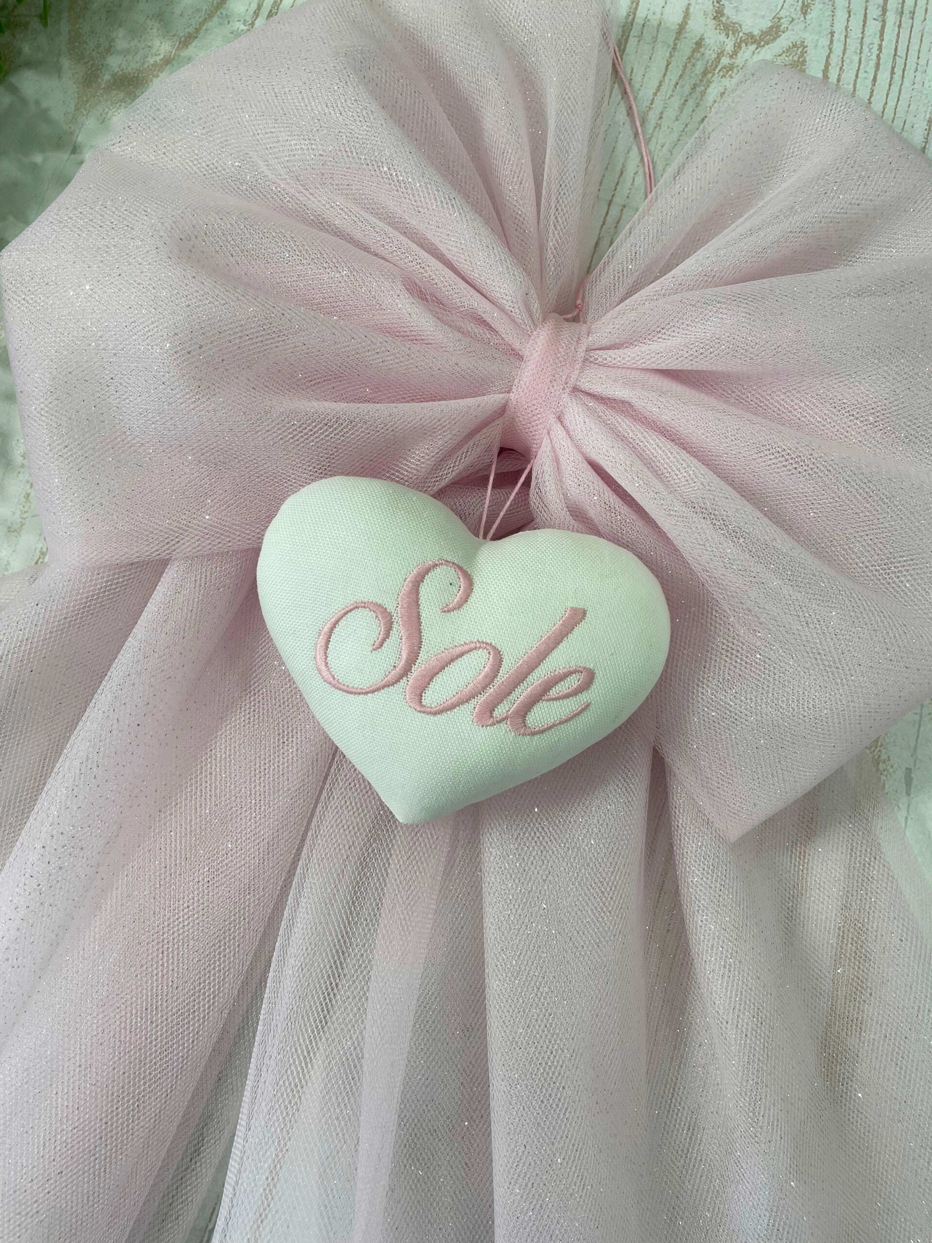 Fiocco Nascita Bimba in Tulle Rosa con Cuore e Ricamo - immagine 3
