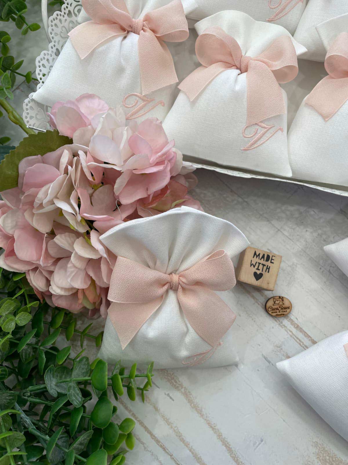 Sacchetto Sartoriale Tinto Filo Bianco con Ricamo Rosa - immagine 31