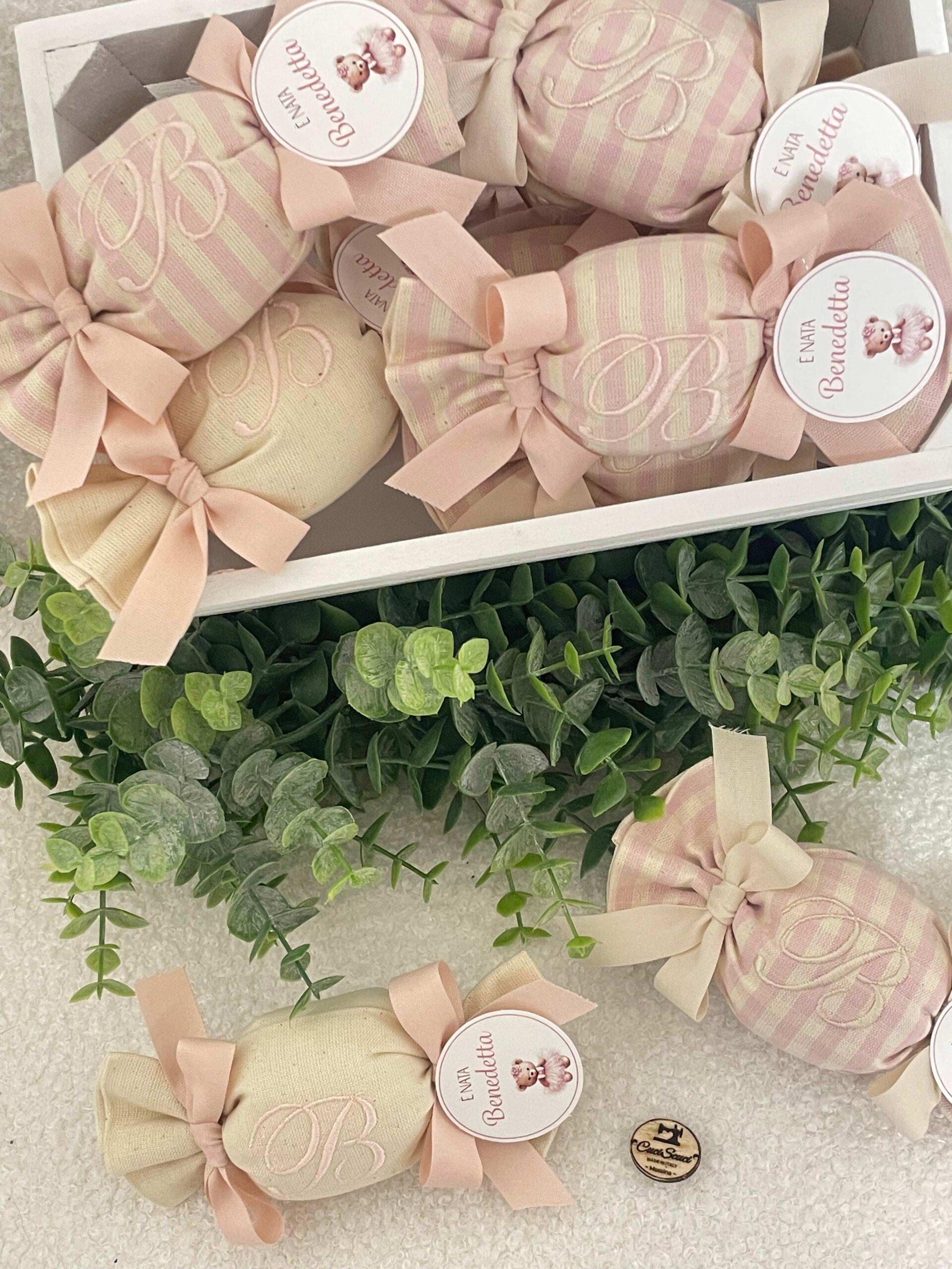 Sacchetto Sartoriale Caramella Rosa Cipria e Panna con Ricamo Iniziale e Tag Personalizzato - immagine 29