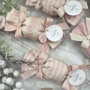 Sacchetto Sartoriale Caramella Rosa Cipria e Panna con Ricamo Iniziale e Tag Personalizzato