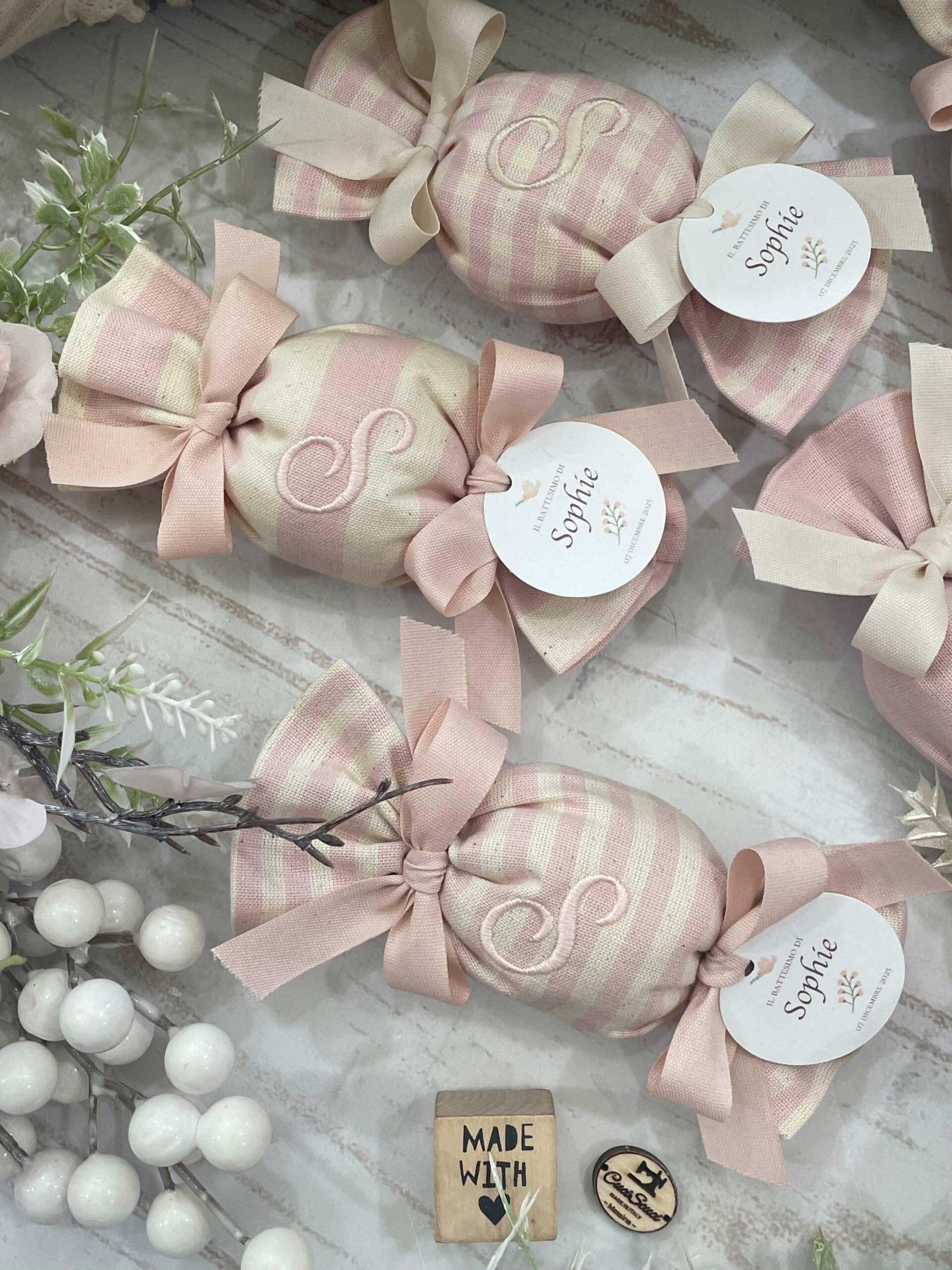 Sacchetto Sartoriale Caramella Rosa Cipria e Panna con Ricamo Iniziale e Tag Personalizzato