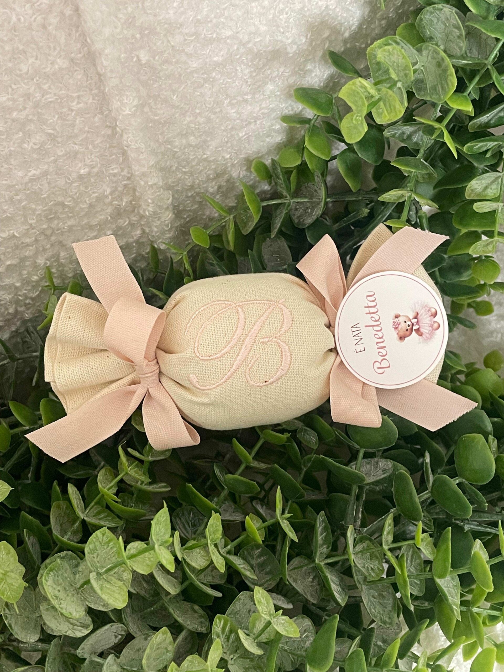 Sacchetto Sartoriale Caramella Rosa Cipria e Panna con Ricamo Iniziale e Tag Personalizzato - immagine 30