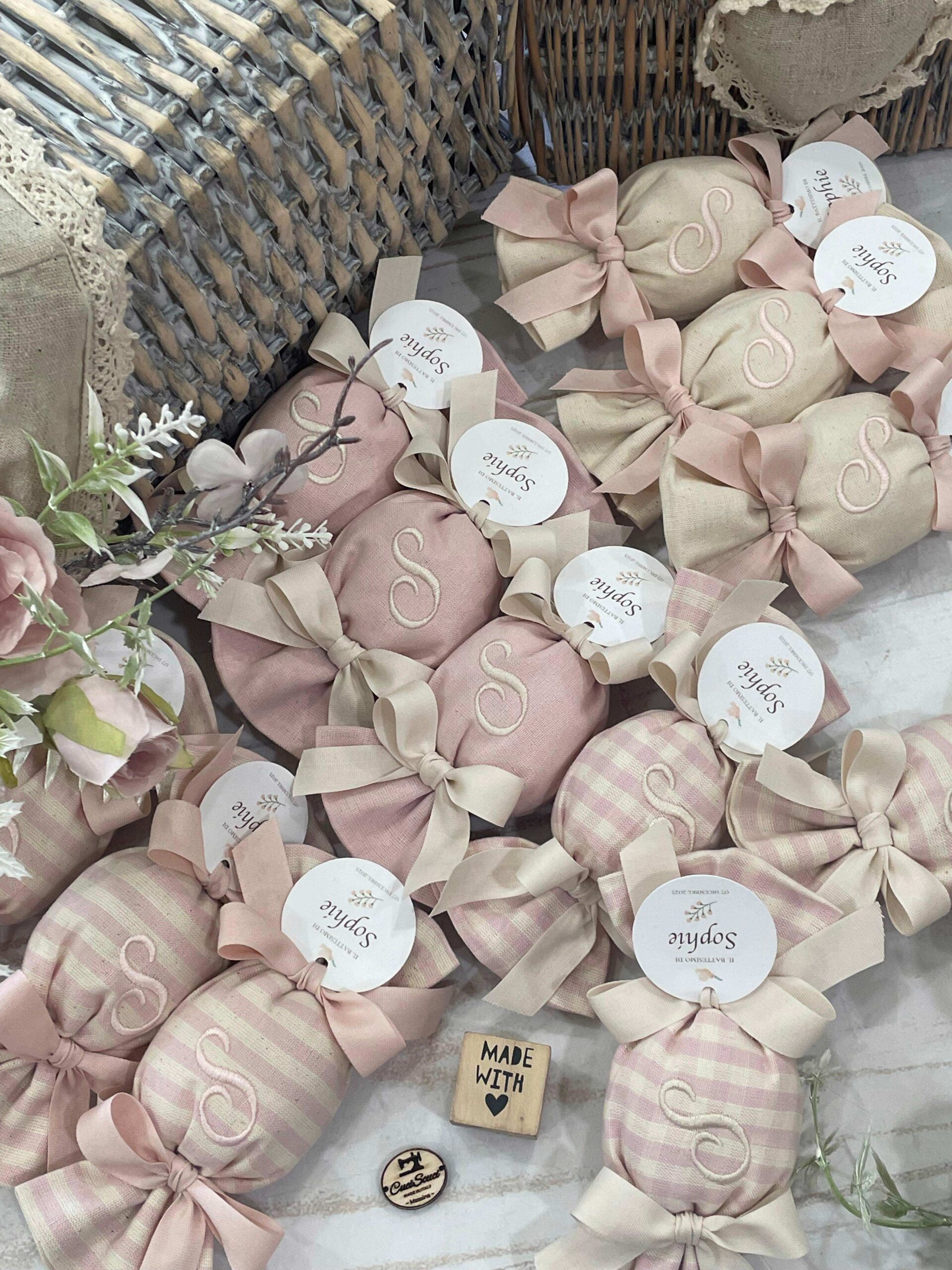 Sacchetto Sartoriale Caramella Rosa Cipria e Panna con Ricamo Iniziale e Tag Personalizzato - immagine 5