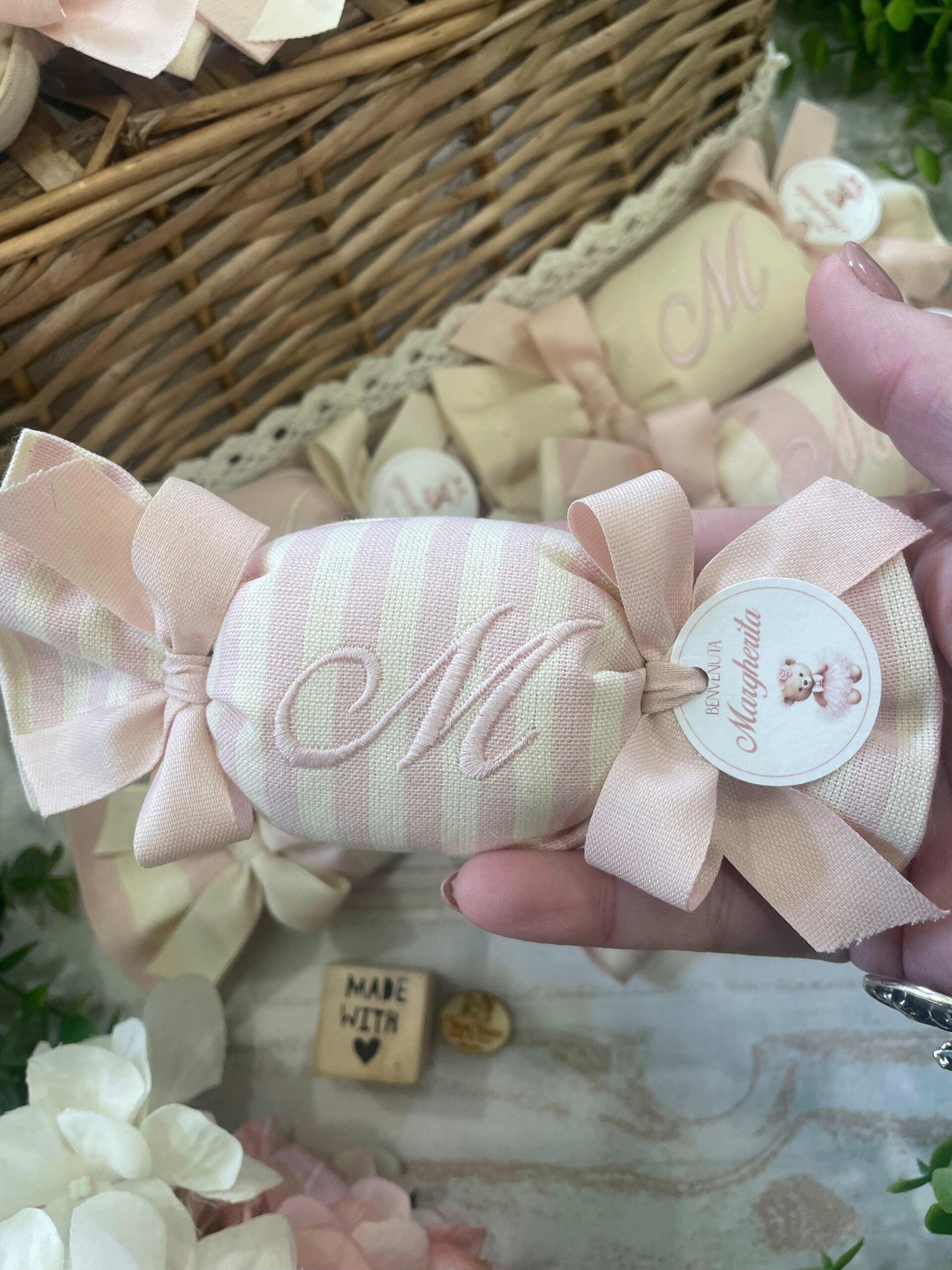 Sacchetto Sartoriale Caramella Rosa Cipria e Panna con Ricamo Iniziale e Tag Personalizzato - immagine 34