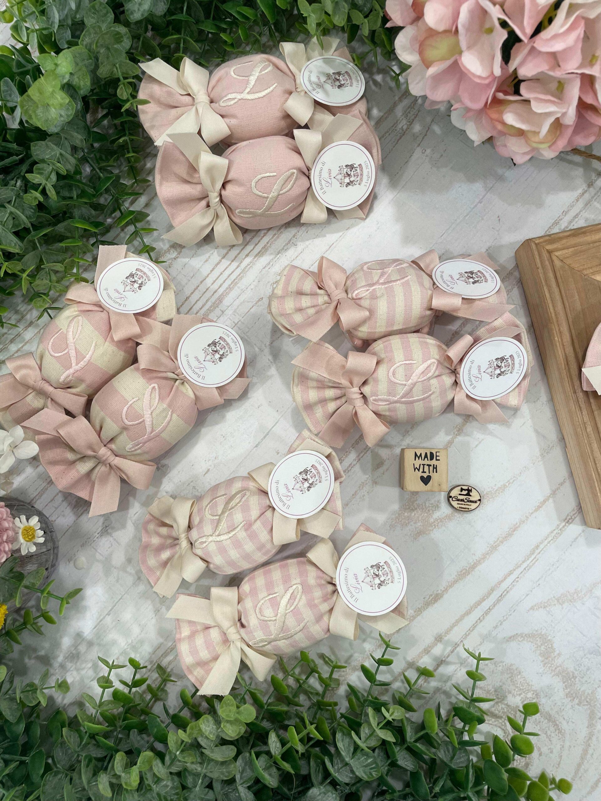 Sacchetto Sartoriale Caramella Rosa Cipria e Panna con Ricamo Iniziale e Tag Personalizzato - immagine 26