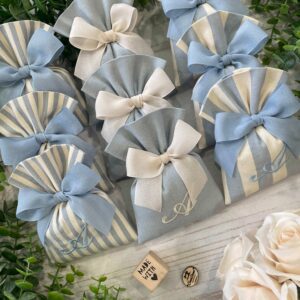 Sacchetto Sartoriale Nuvola con Ricamo Iniziale e Nastro di Seta