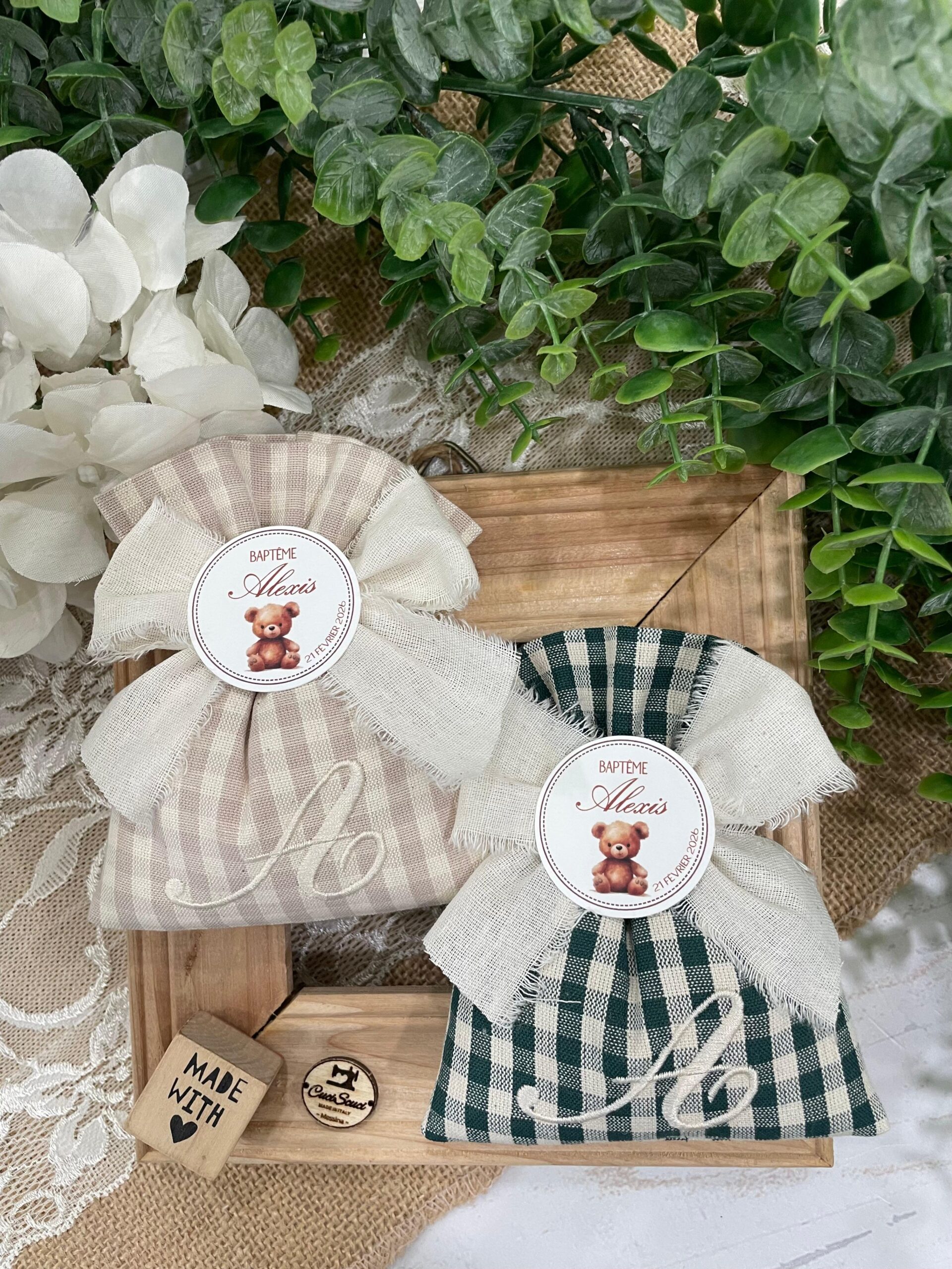 Sacchetto Sartoriale Verdone e Mandorla con Ricamo Iniziale e Tag Personalizzato - immagine 4