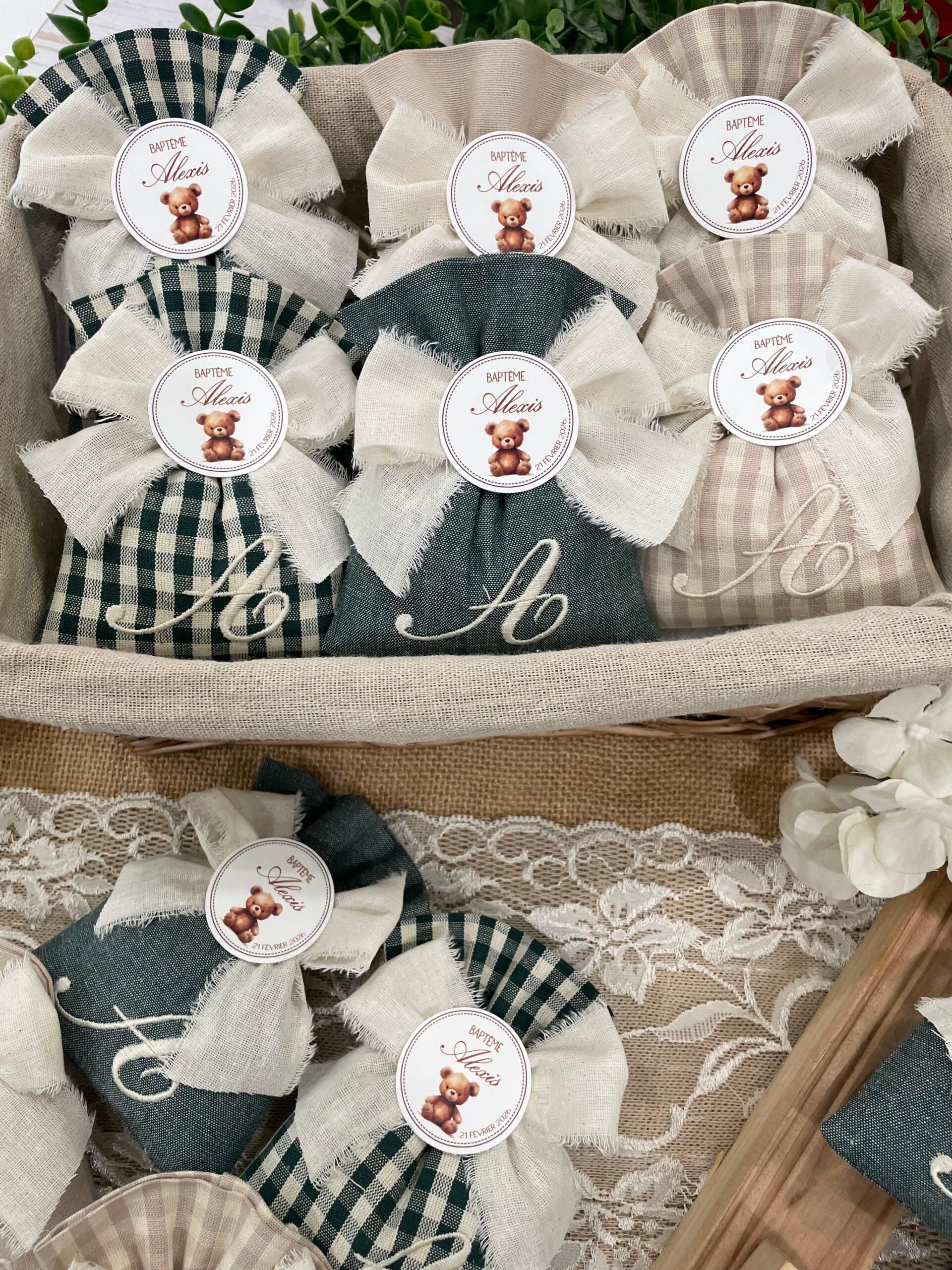 Sacchetto Sartoriale Verdone e Mandorla con Ricamo Iniziale e Tag Personalizzato - immagine 5