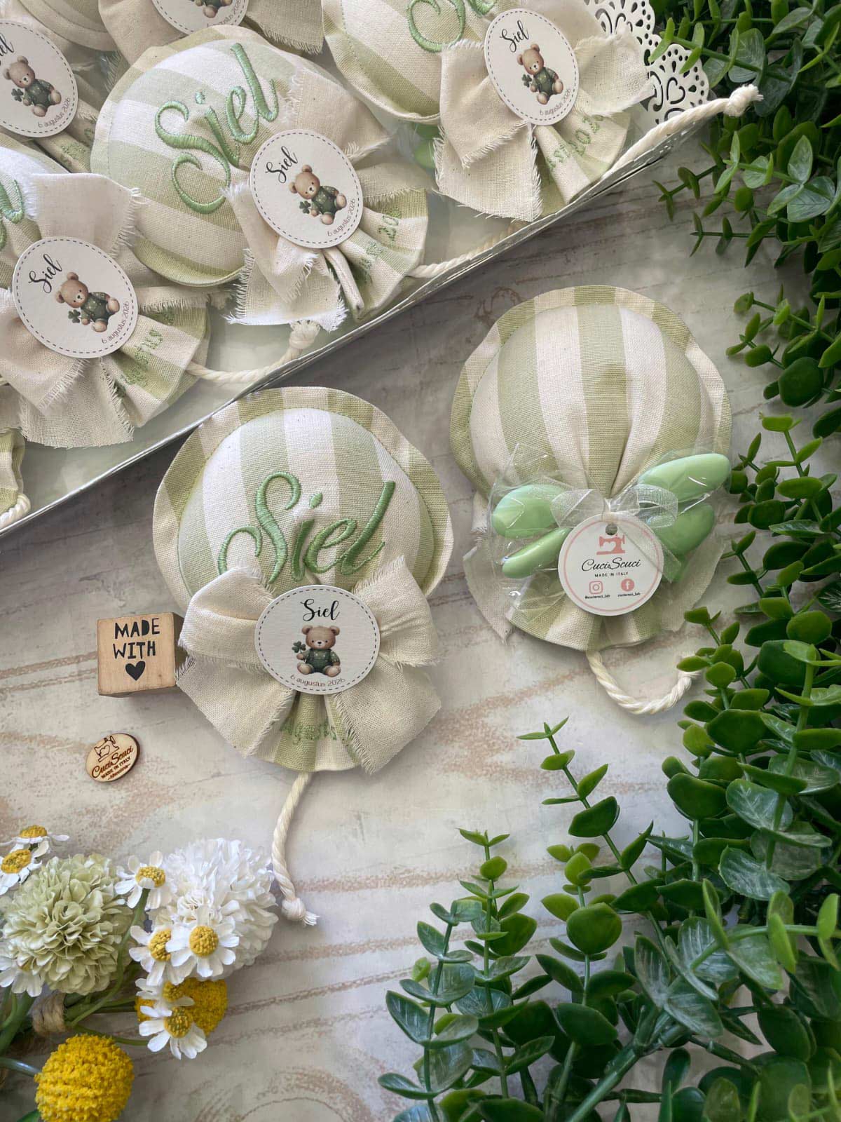 Sacchetto Sartoriale Palloncino Colore a Scelta con Ricamo Nome e Data e Tag Personalizzato, Nastro Sfrangiato - immagine 3
