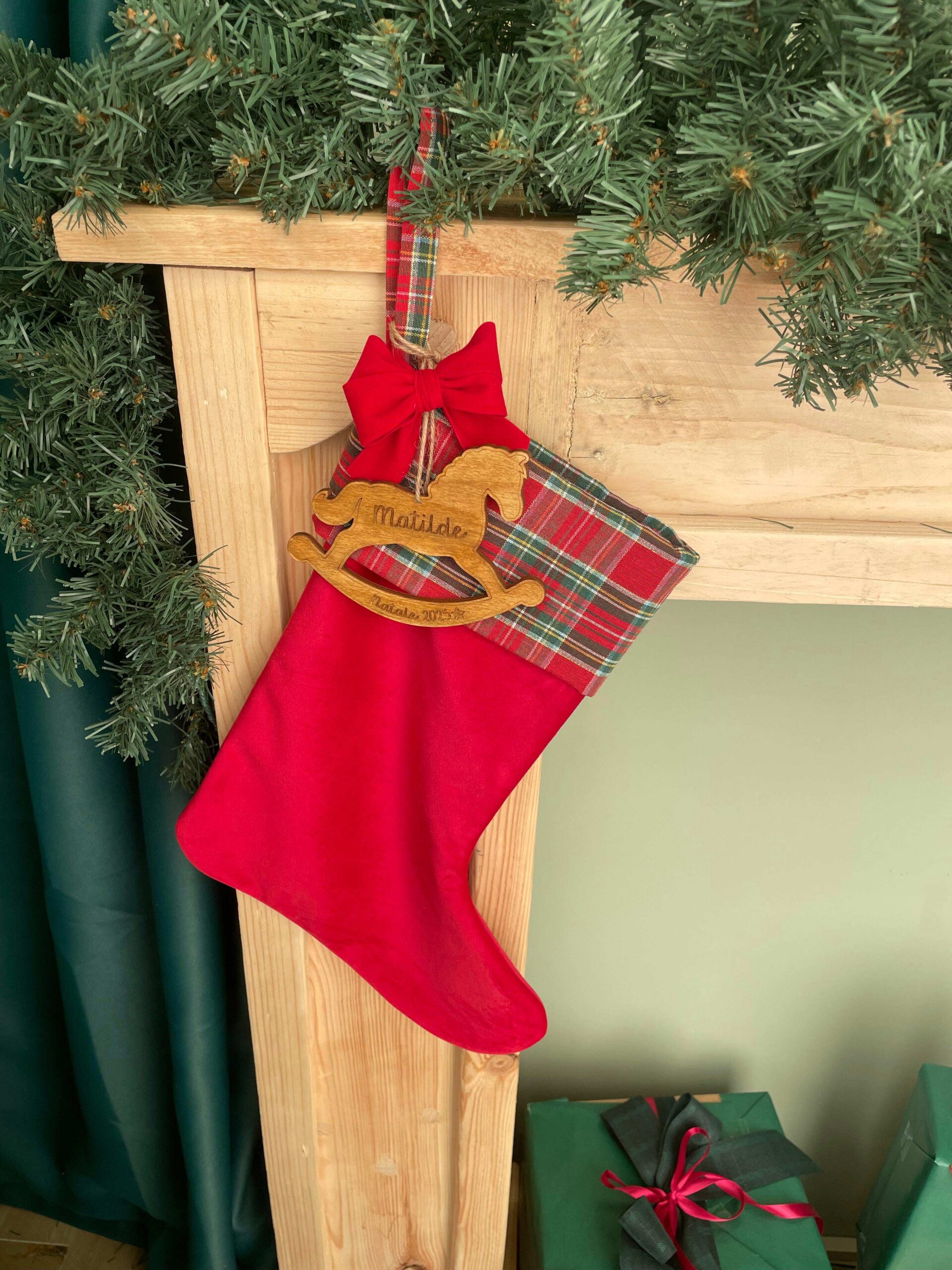 Calza Natalizia in Velluto con Cavallino a Dondolo Personalizzato