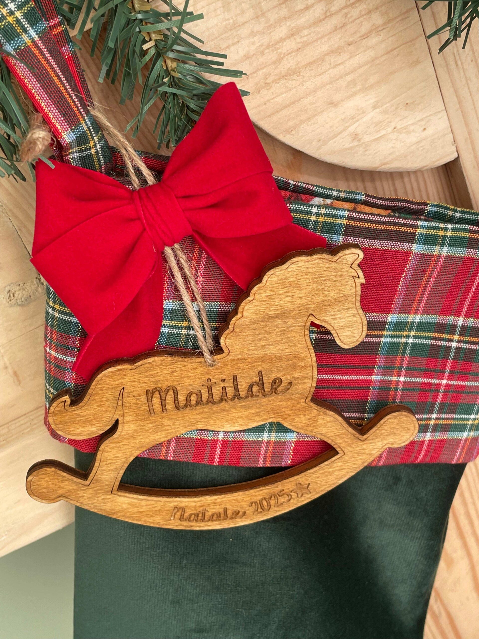 Calza Natalizia in Velluto con Cavallino a Dondolo Personalizzato - immagine 2