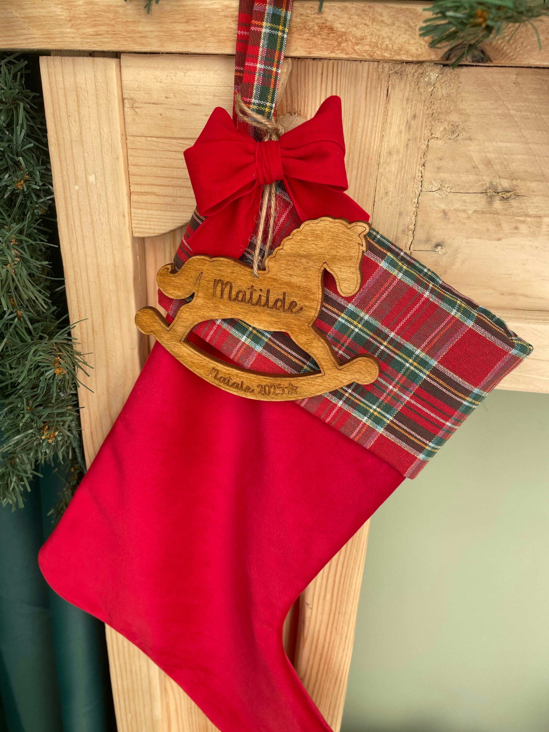 Calza Natalizia in Velluto con Cavallino a Dondolo Personalizzato - immagine 4