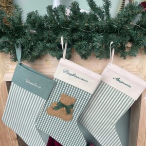 Calza Natalizia Verde e Panna con Ricamo e Orsetto Bouclè