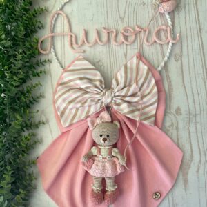 Fiocco Nascita Rosa con Doppio Fiocco, Nome in Tricotin, Macramè e Orsetta in Amigurumi