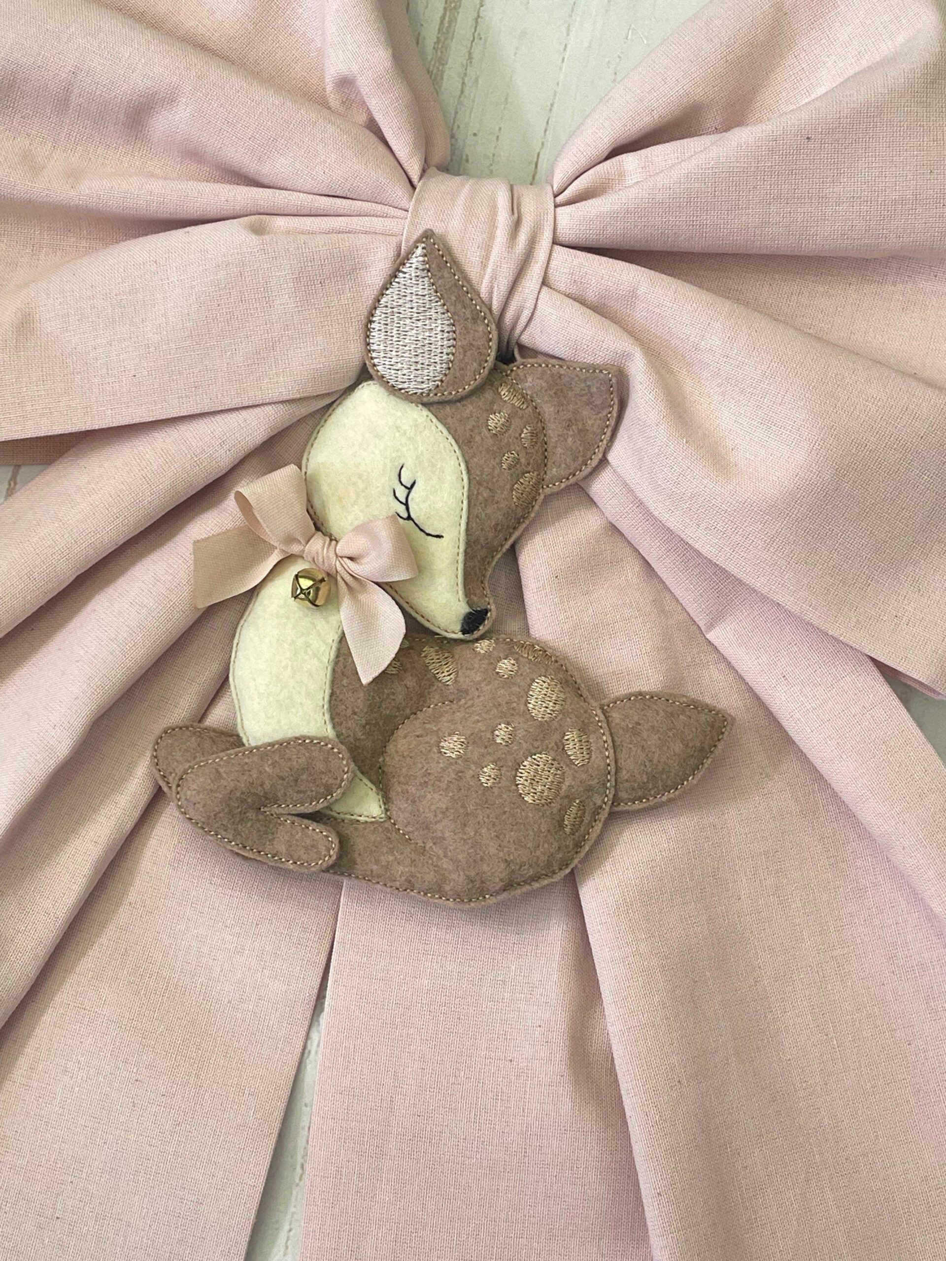 Fiocco Nascita Bimba Rosa con Due Nomi in Tricotin, Fiori e Cerbiatto - immagine 2