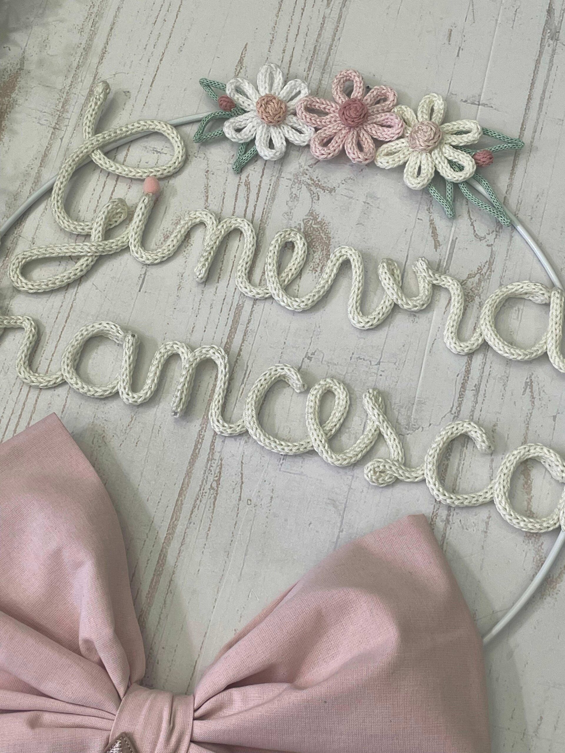 Fiocco Nascita Bimba Rosa con Due Nomi in Tricotin, Fiori e Cerbiatto - immagine 3