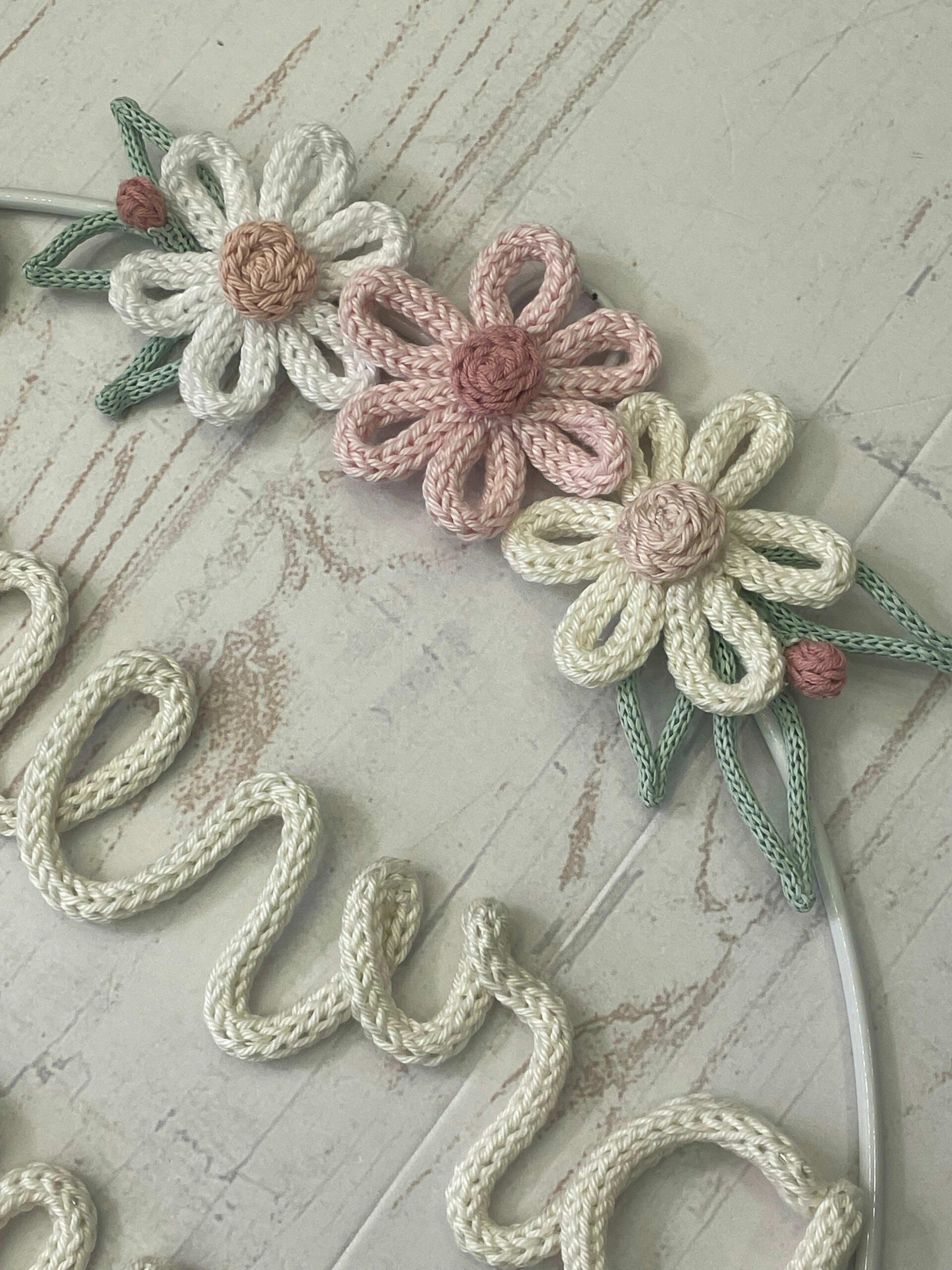 Fiocco Nascita Bimba Rosa con Due Nomi in Tricotin, Fiori e Cerbiatto - immagine 4