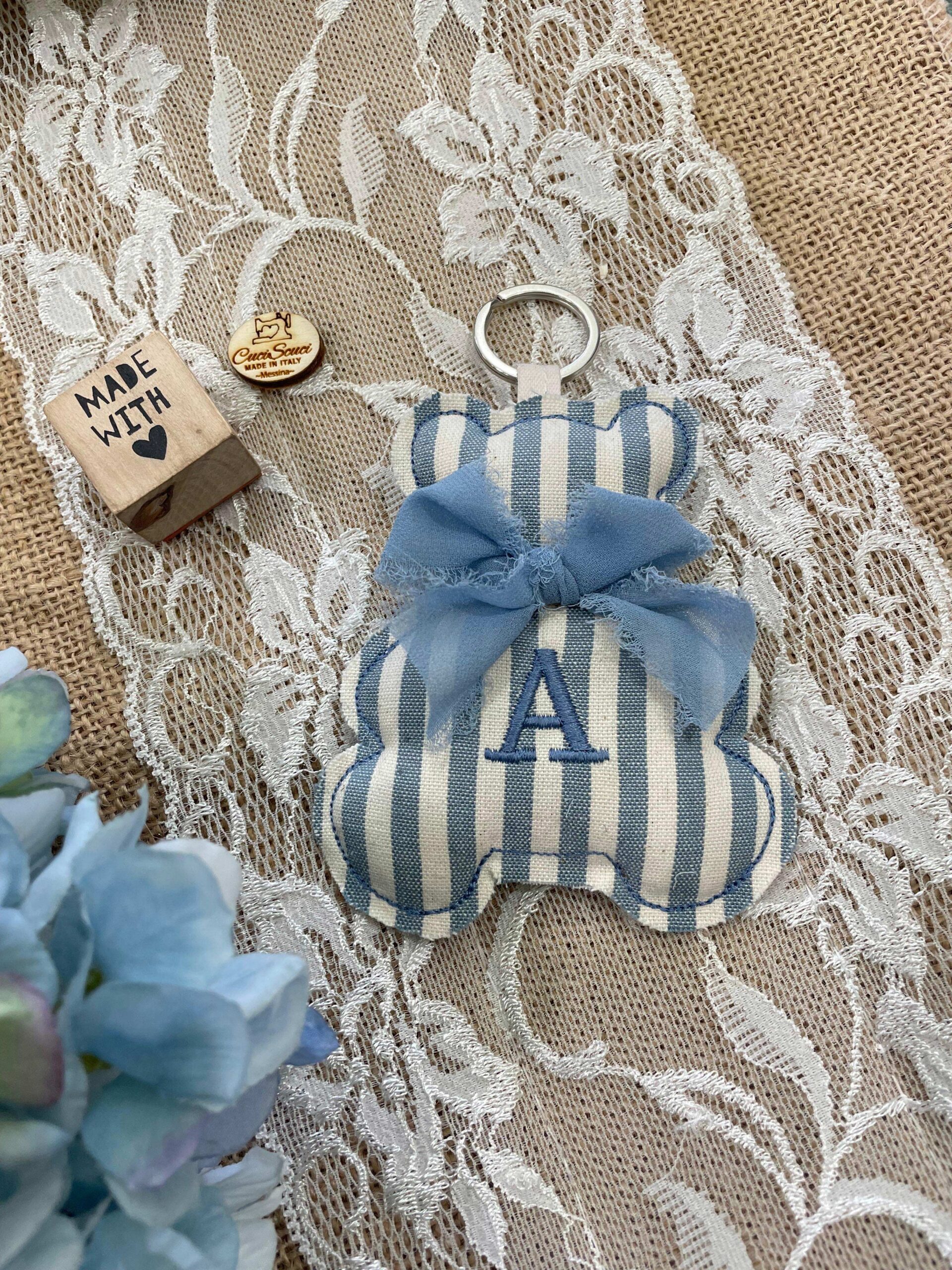 Orsetto Portachiavi con Iniziale Ricamata Colore a Scelta - immagine 8