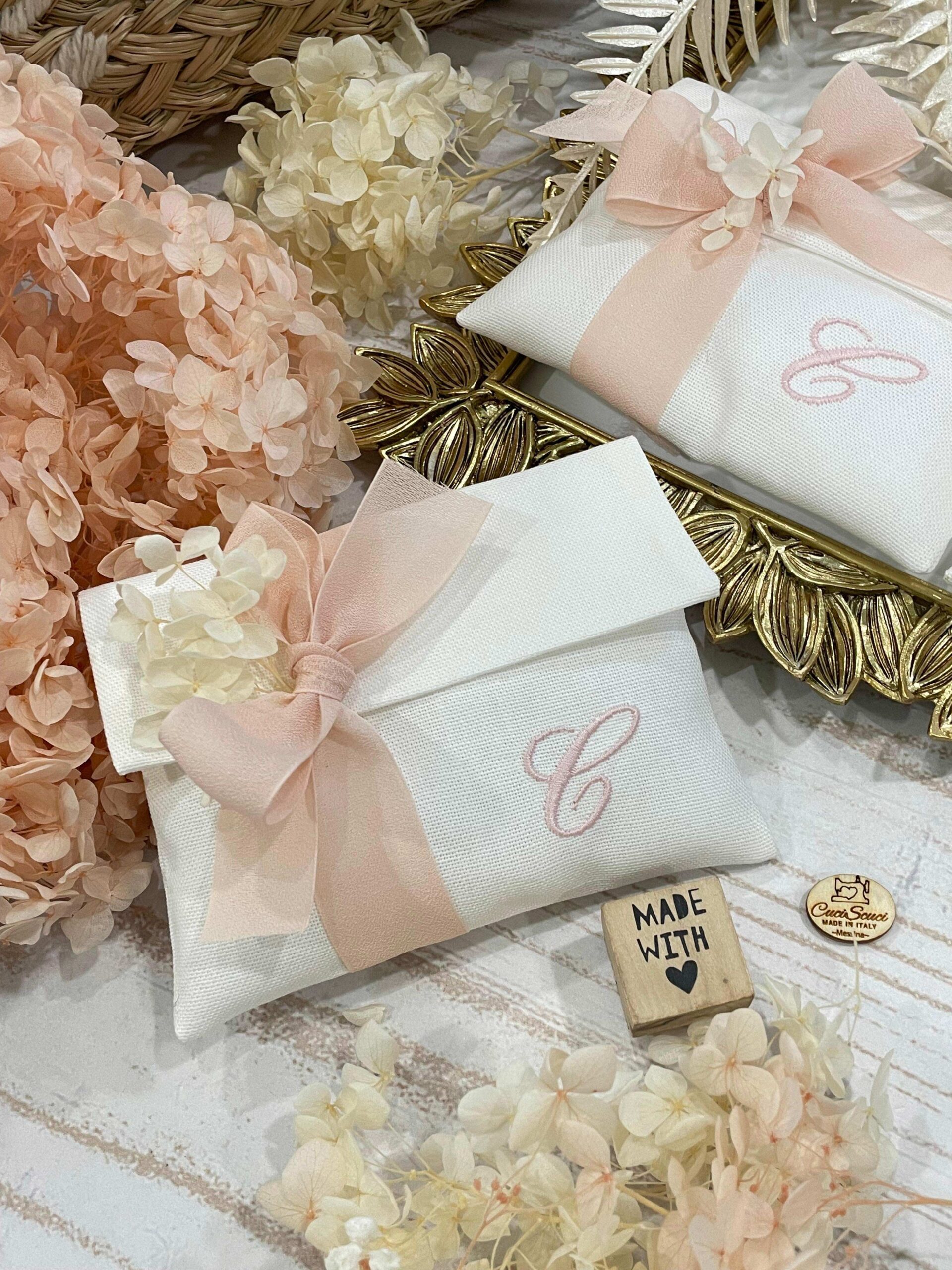 Sacchetto Sartoriale Pochette Colore Seta con Ricamo Iniziale