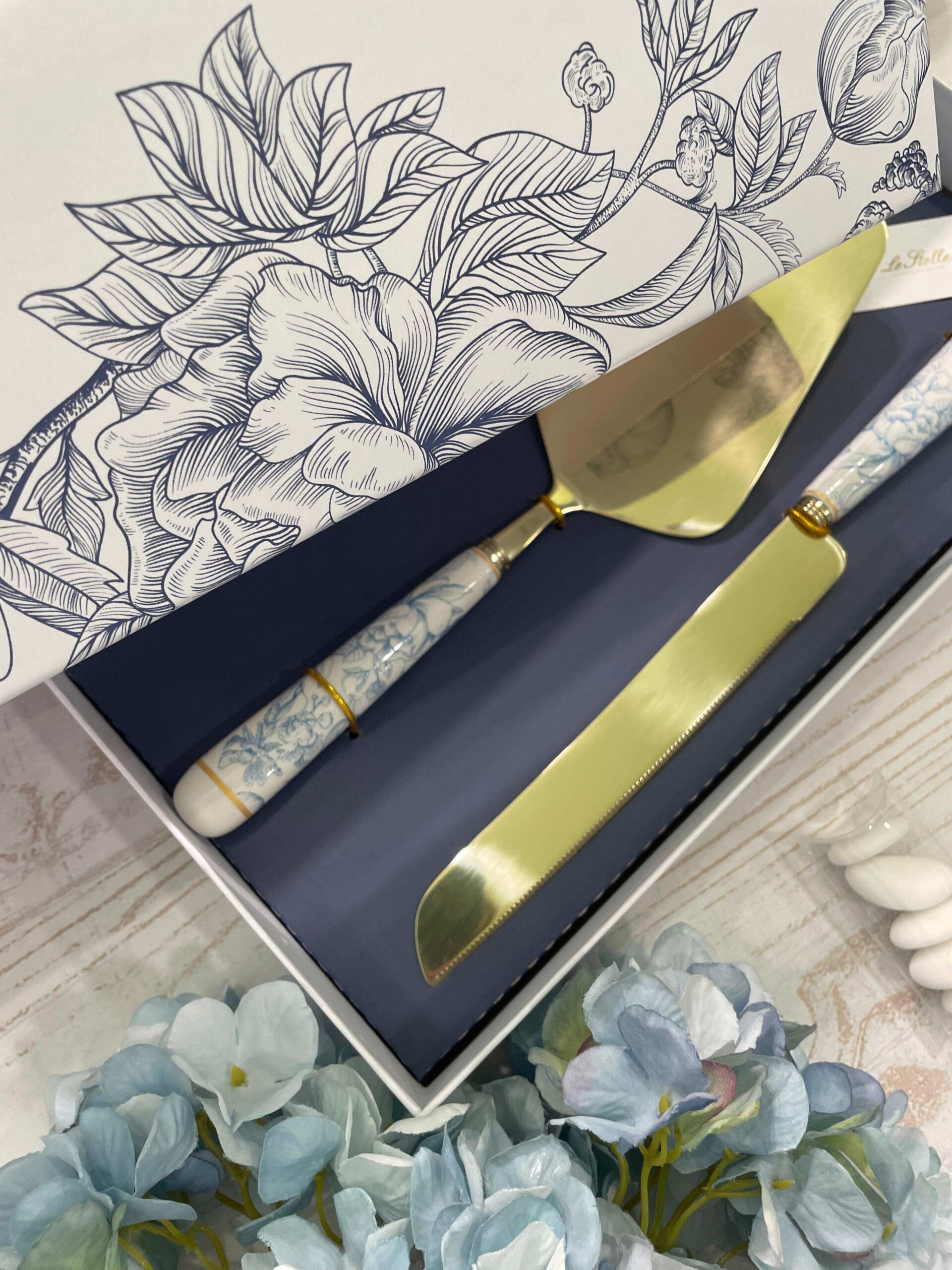 Set Taglia Torta 2 Pezzi con Decoro Celeste – Le Stelle - immagine 2