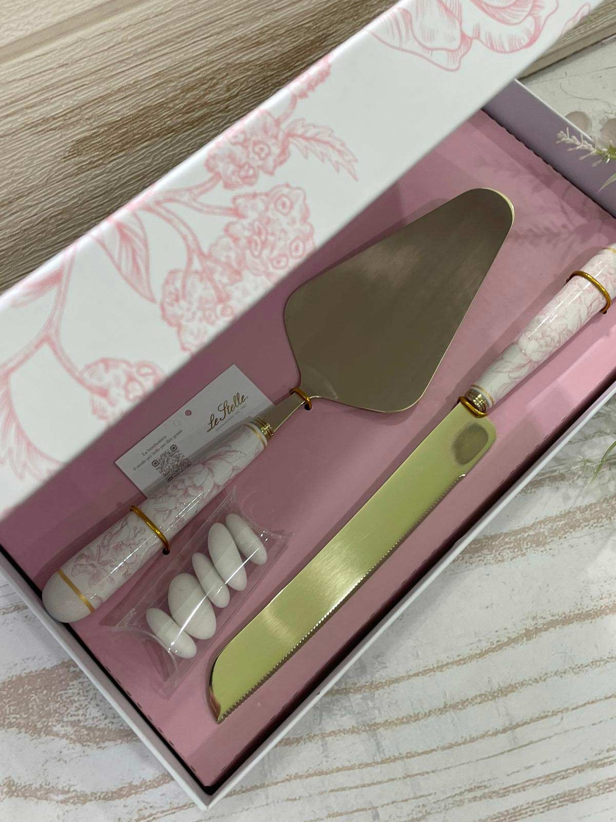 Set Taglia Torta 2 Pezzi con Decoro Rosa – Le Stelle - immagine 3