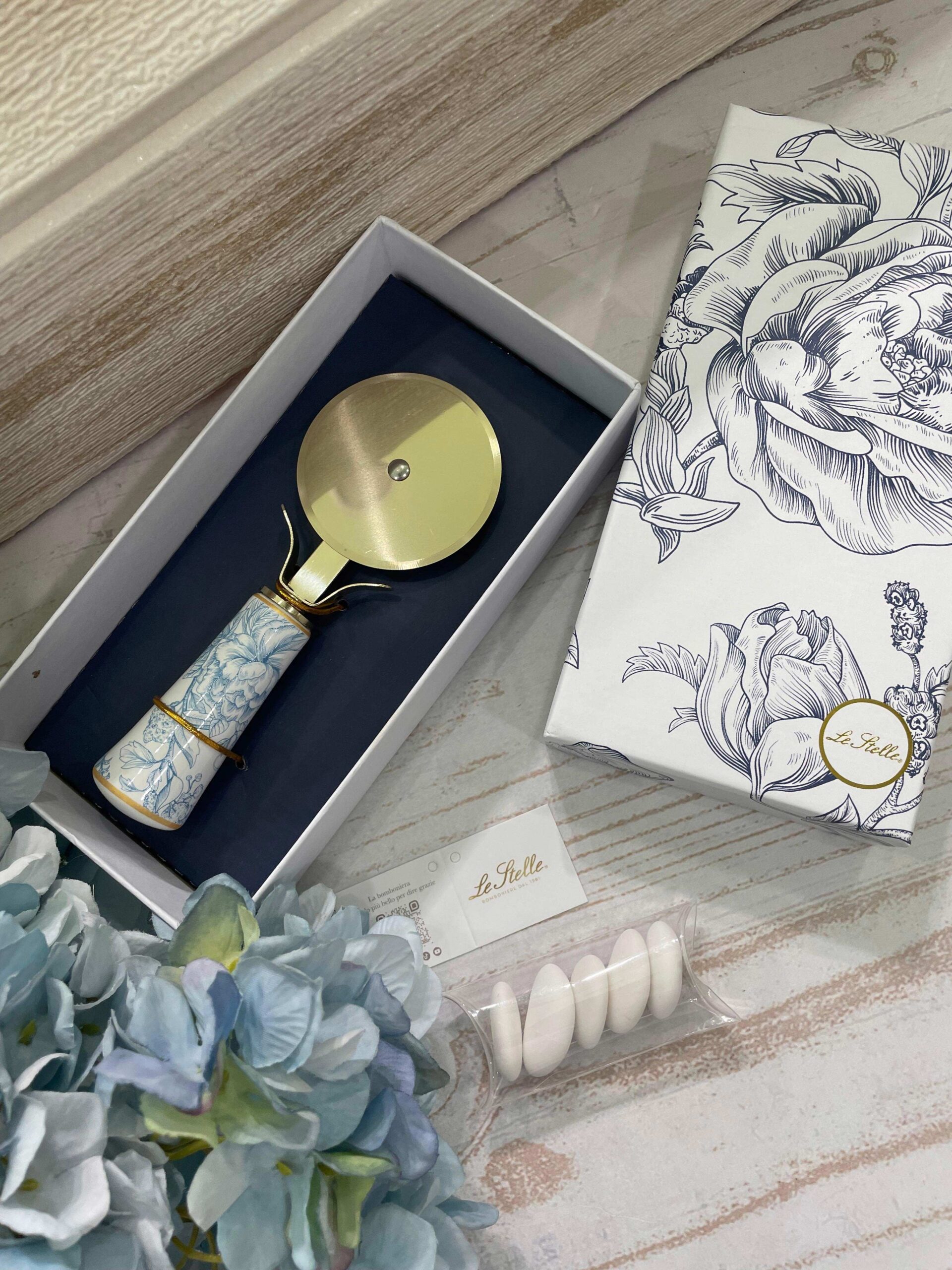 Taglia Pizza con Decoro Celeste – Le Stelle