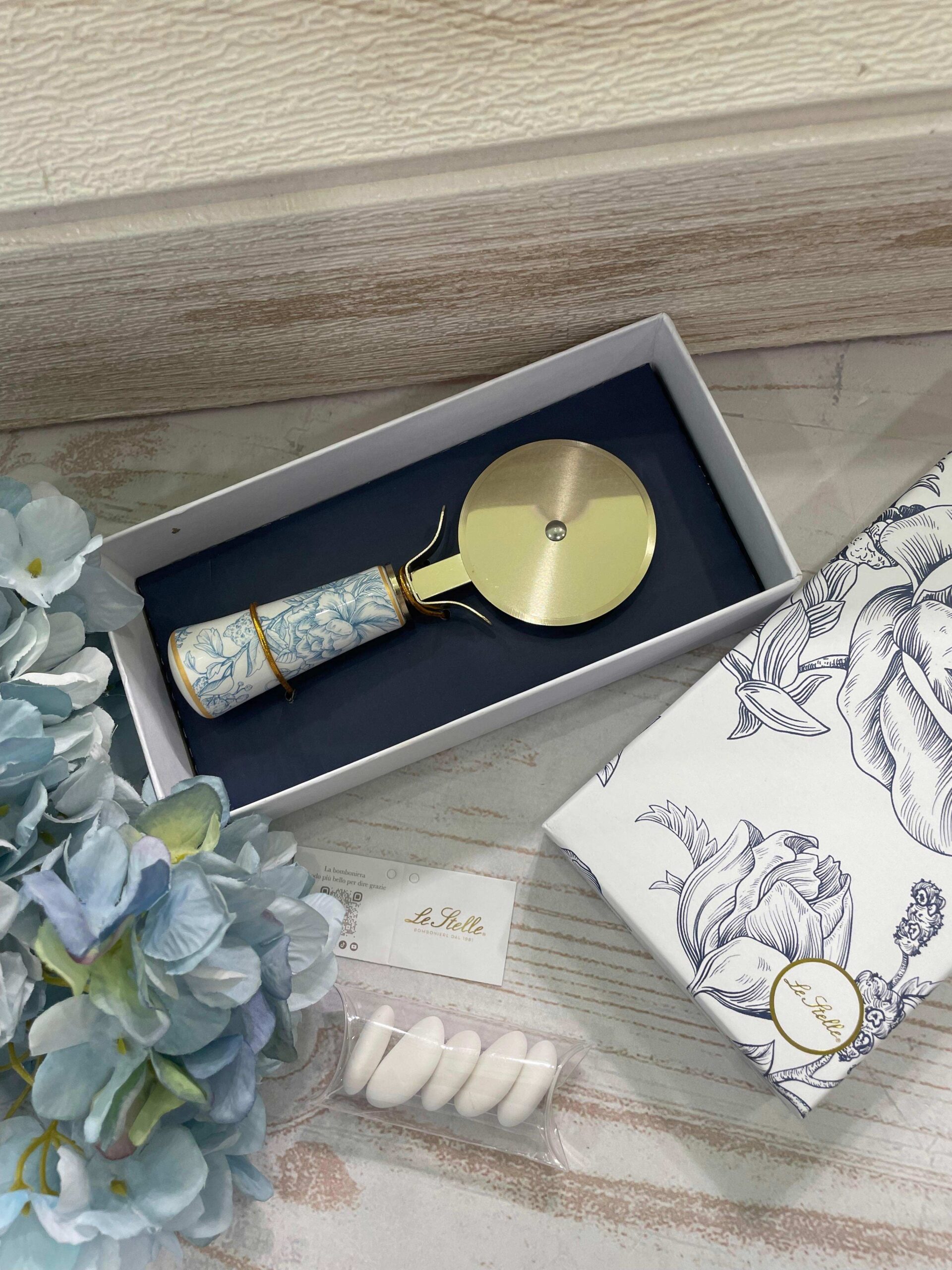 Taglia Pizza con Decoro Celeste – Le Stelle - immagine 3