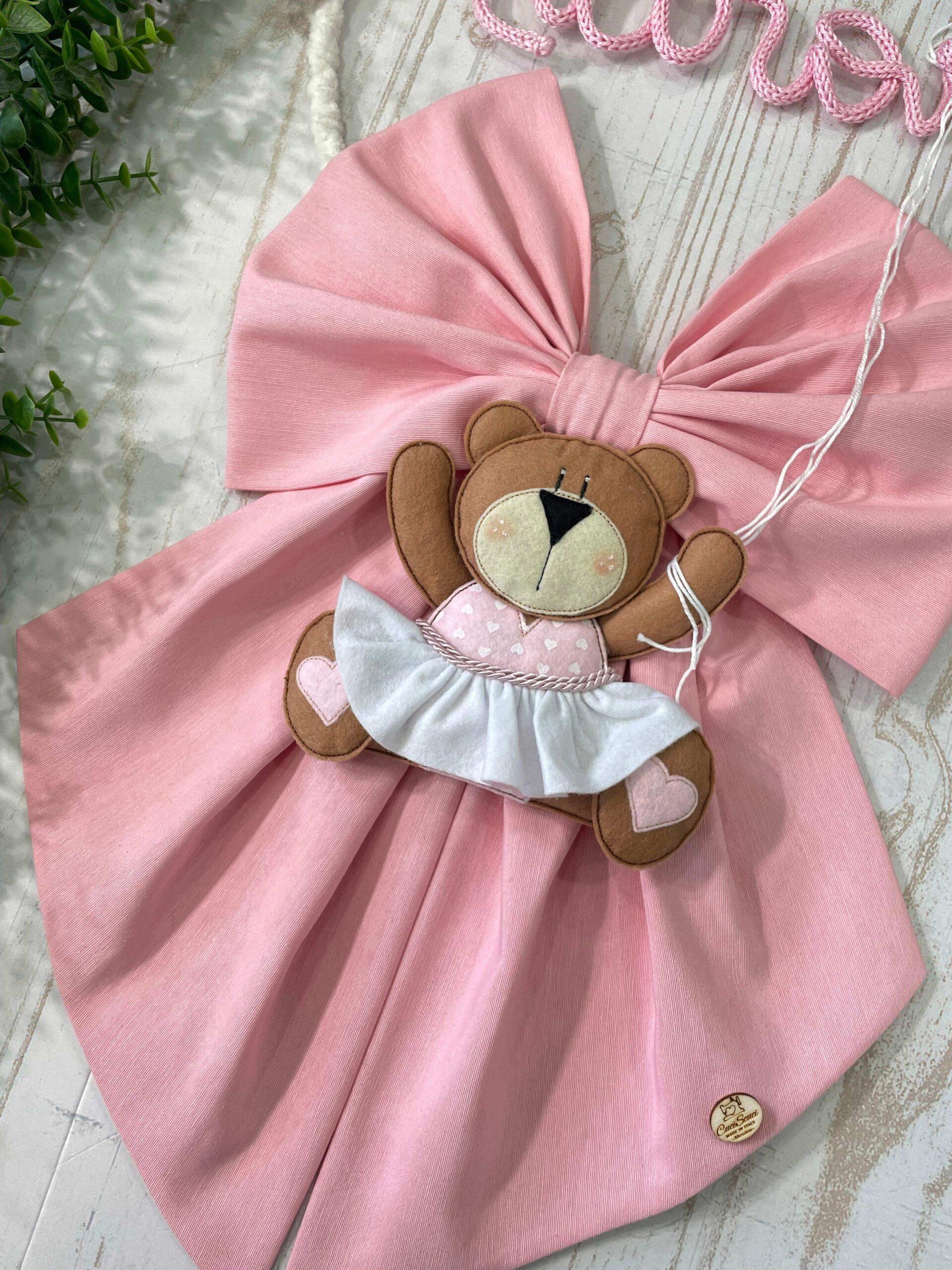 Fiocco Nascita Rosa con Nome in Tricotin, Macramè e Orsetta Ballerina - immagine 2
