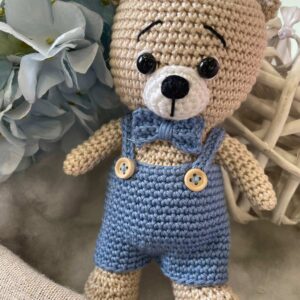 Orsetto in Amigurumi con Salopette