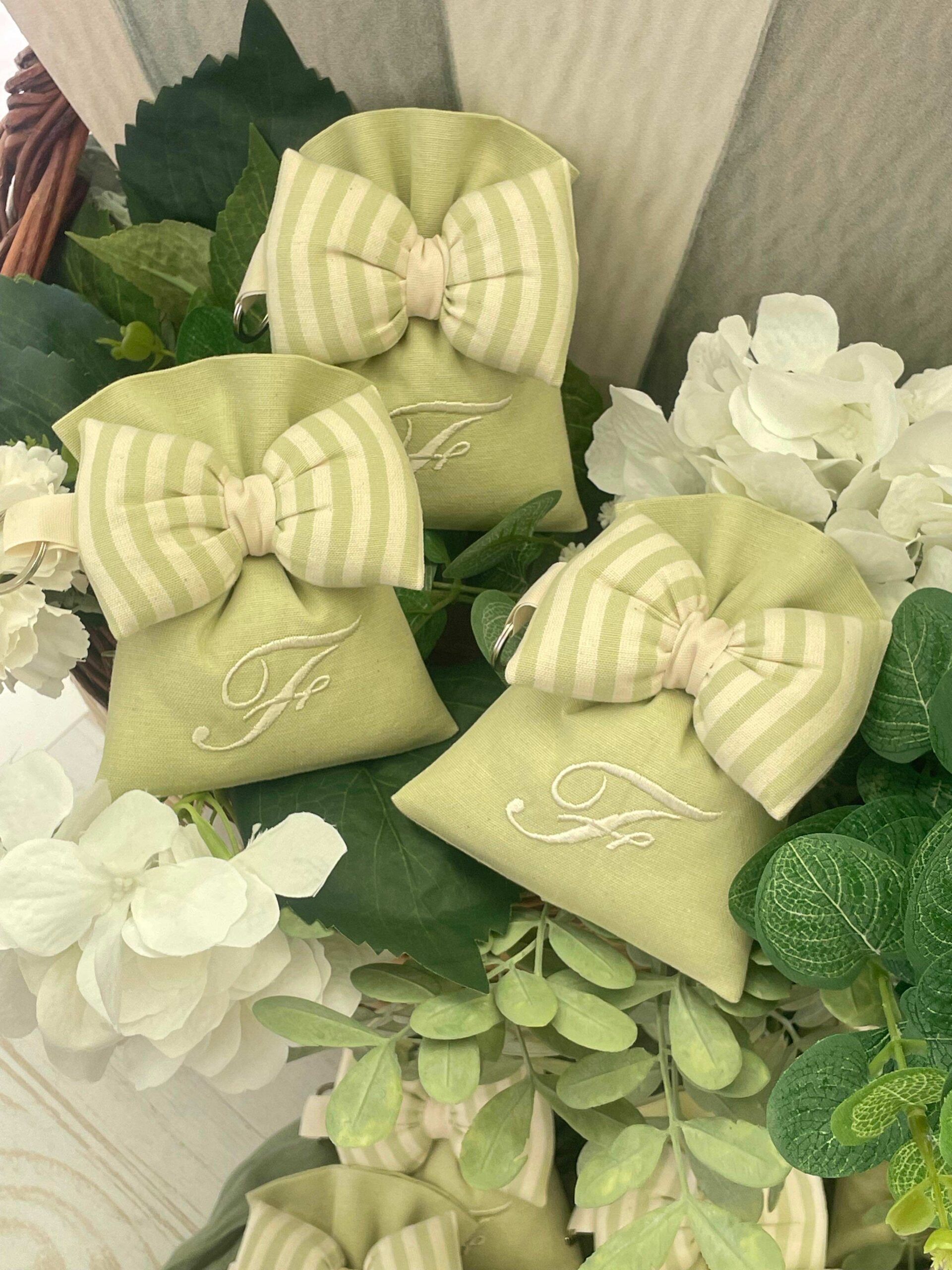 Sacchetto Sartoriale Colore a Scelta Con Ricamo Iniziale e Papillon Portachiavi - immagine 3