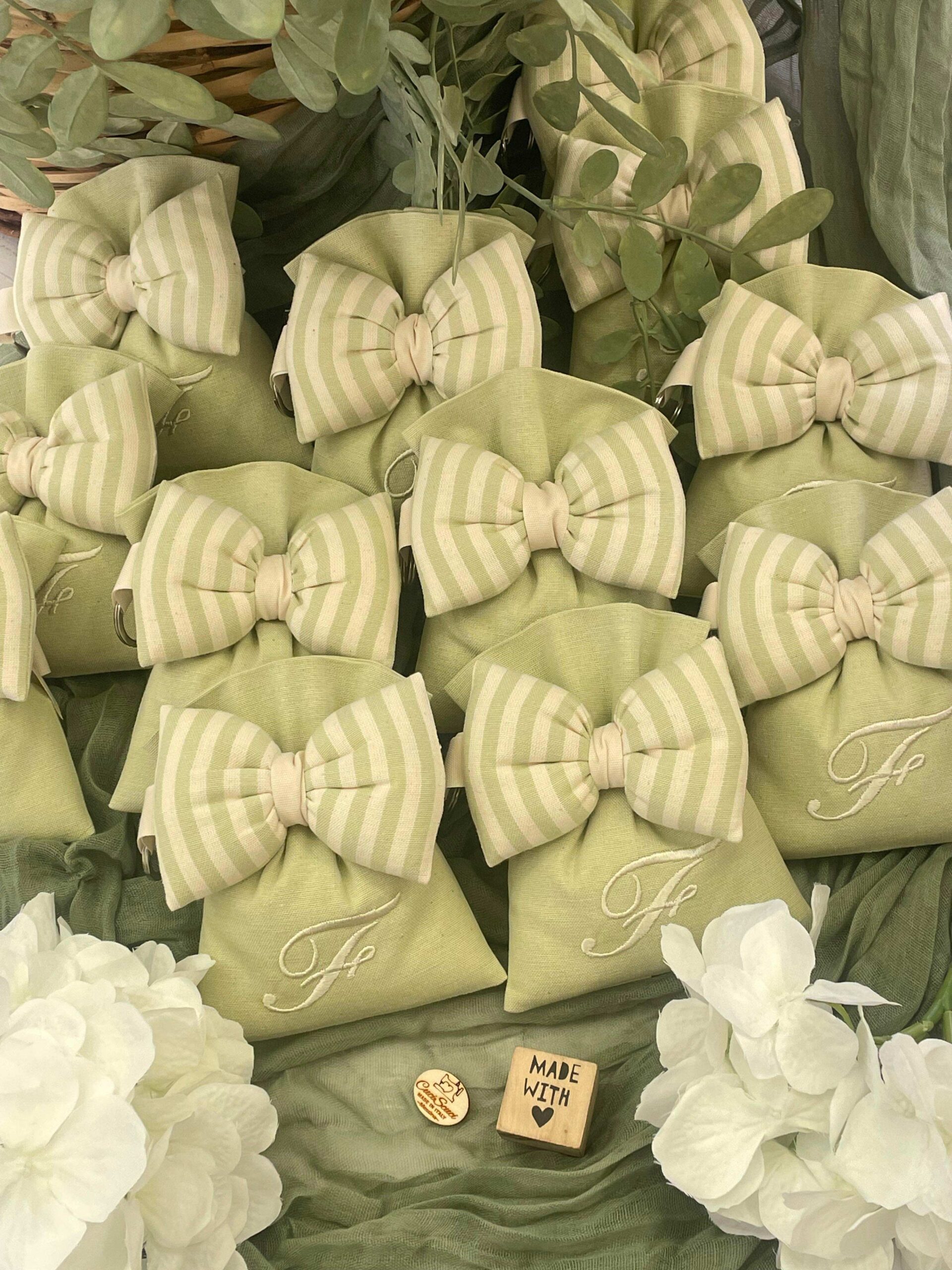 Sacchetto Sartoriale Colore a Scelta Con Ricamo Iniziale e Papillon Portachiavi - immagine 5