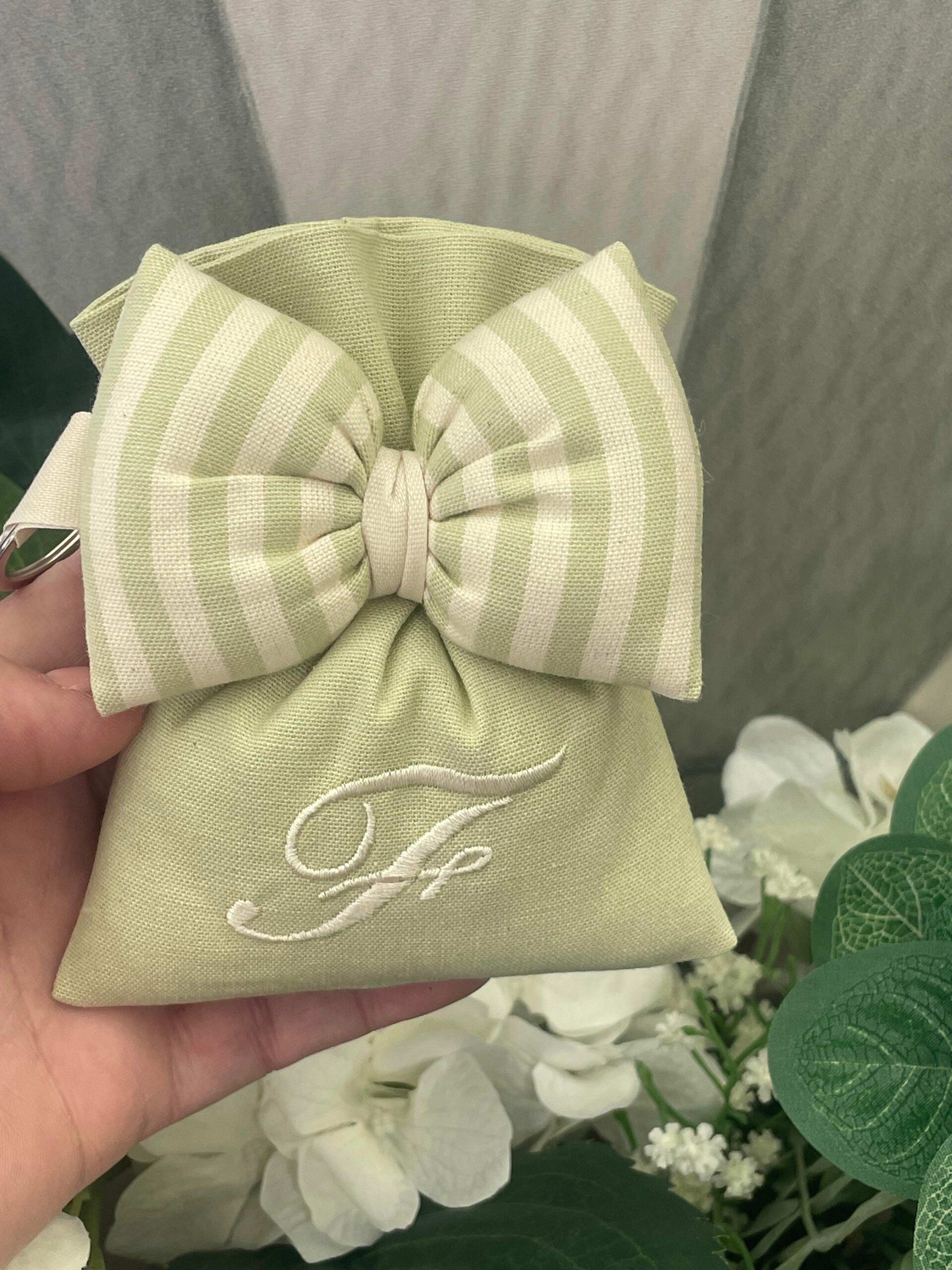 Sacchetto Sartoriale Colore a Scelta Con Ricamo Iniziale e Papillon Portachiavi - immagine 7