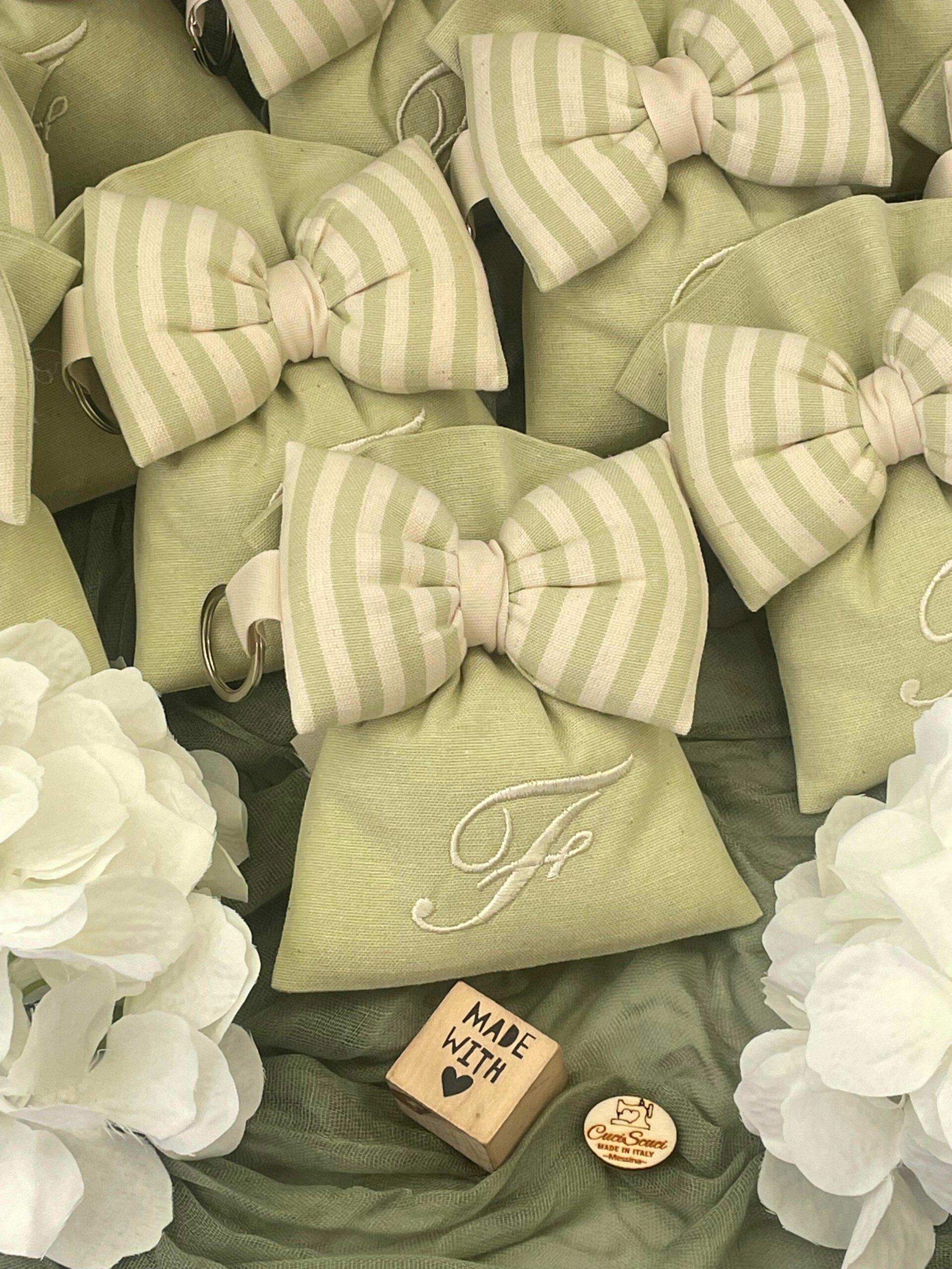 Sacchetto Sartoriale Colore a Scelta Con Ricamo Iniziale e Papillon Portachiavi - immagine 8