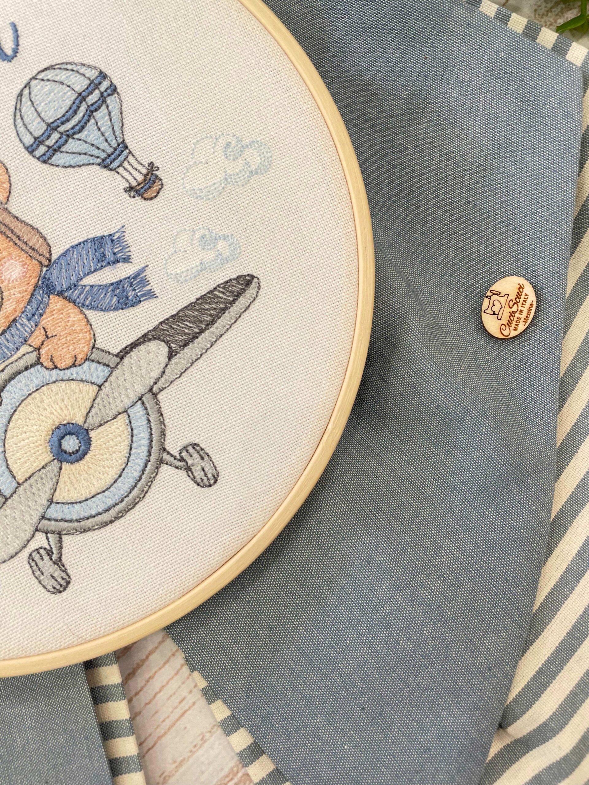 Fiocco Nascita Azzurro Polvere e Panna con Telaio Ricamato - immagine 4