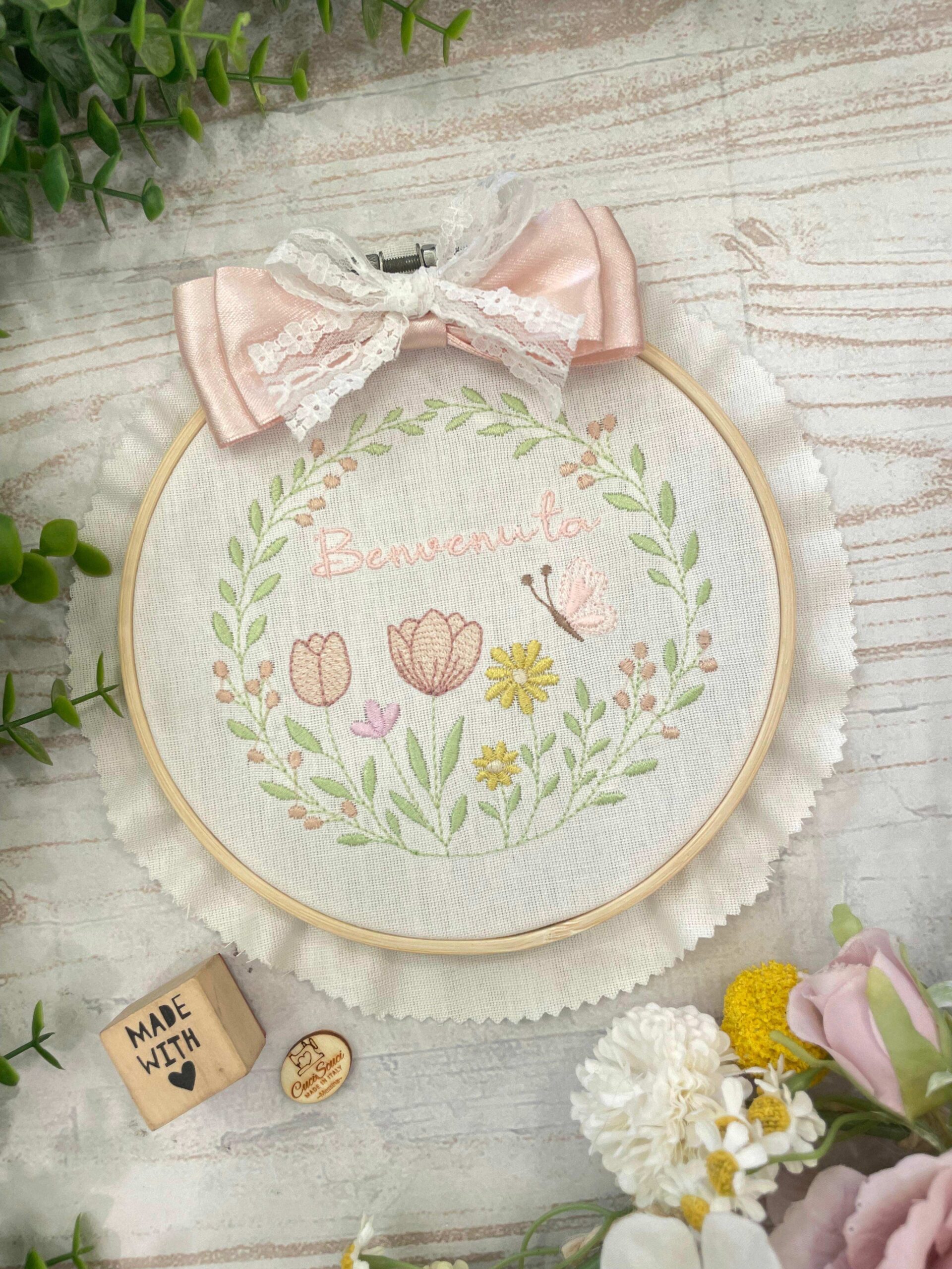 Fiocco Nascita Telaio Ricamo Floreale