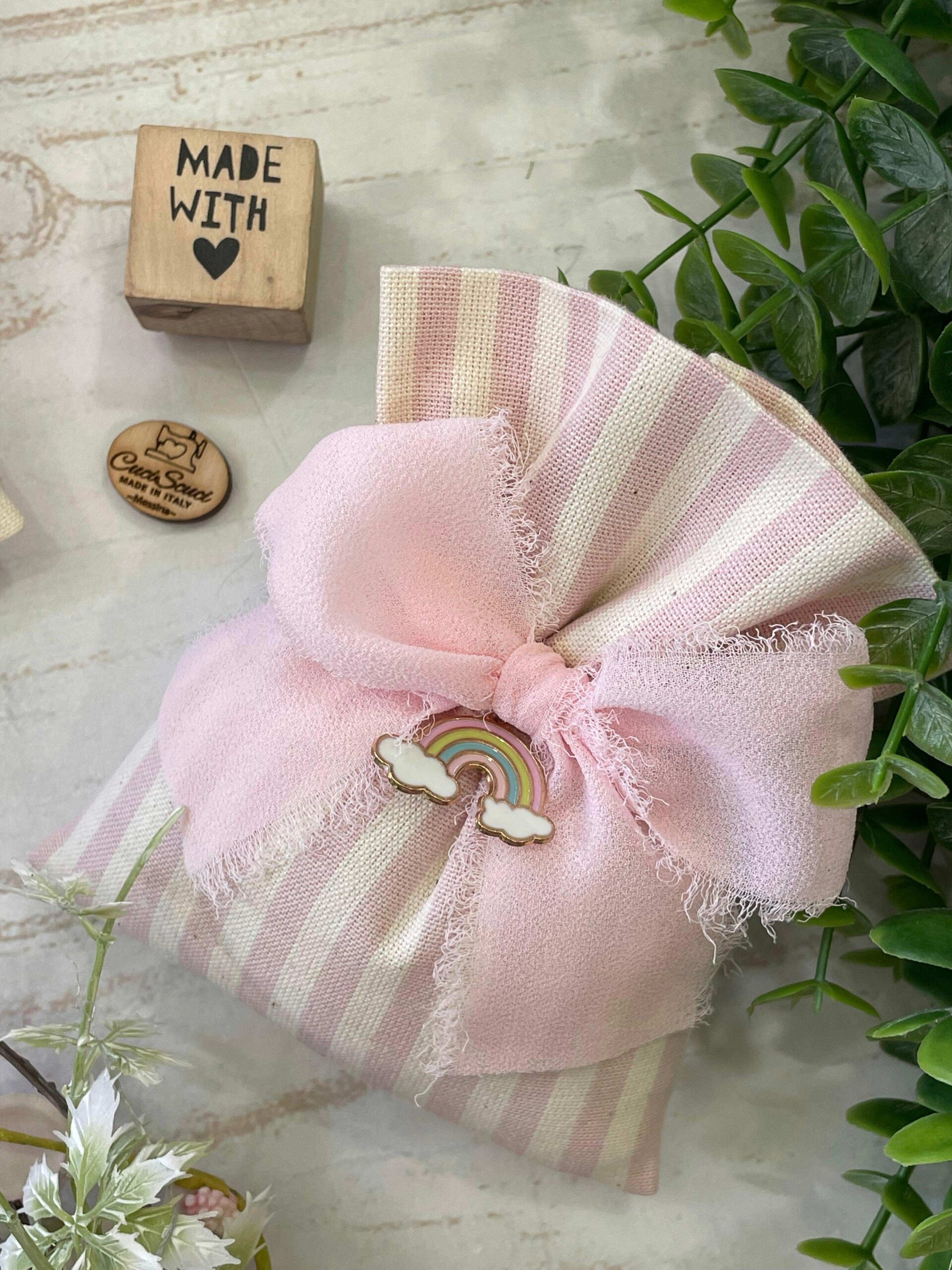 Sacchetto Sartoriale Rosa Cipria e Panna con Ciondolo Arcobaleno - immagine 3