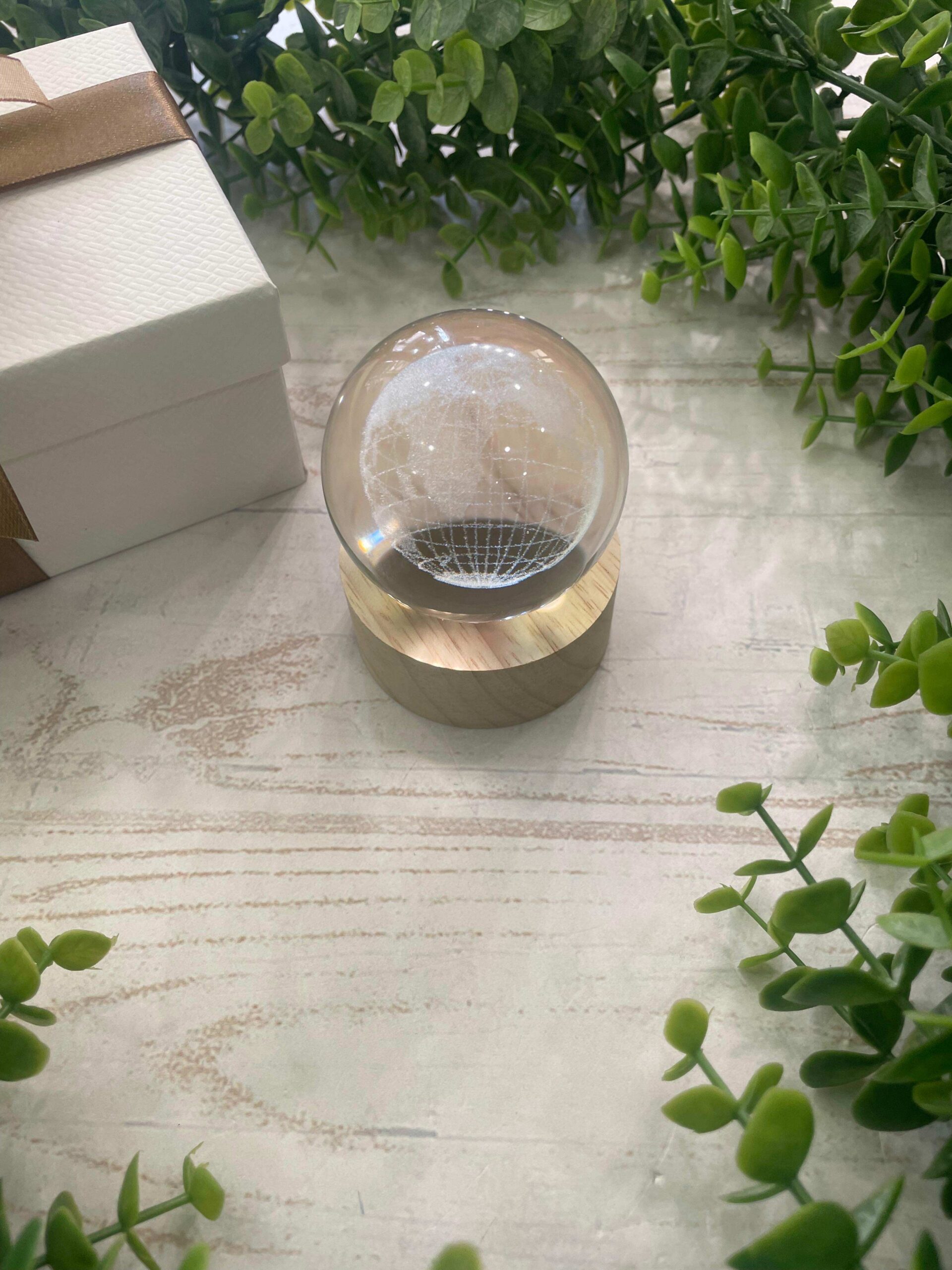 Sfera Mappamondo con Luce LED – Yvonne Gontier - immagine 2