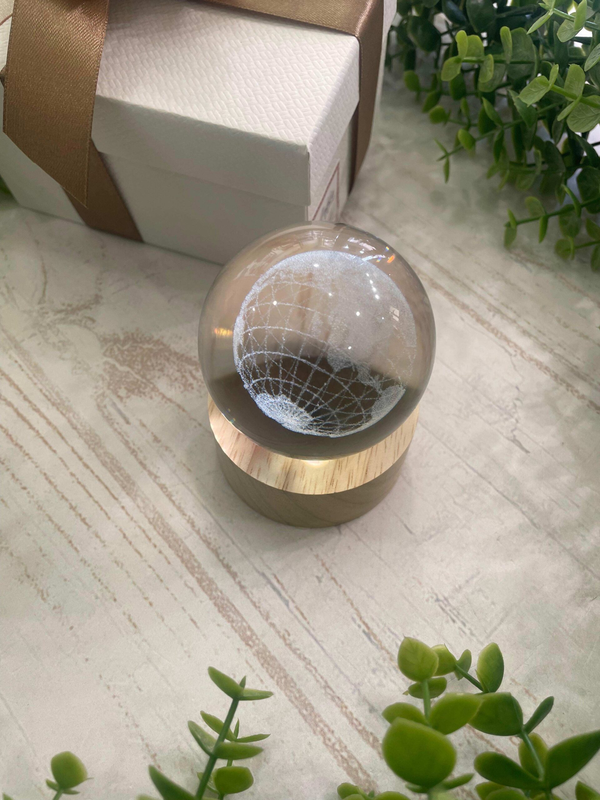 Sfera Mappamondo con Luce LED – Yvonne Gontier - immagine 3