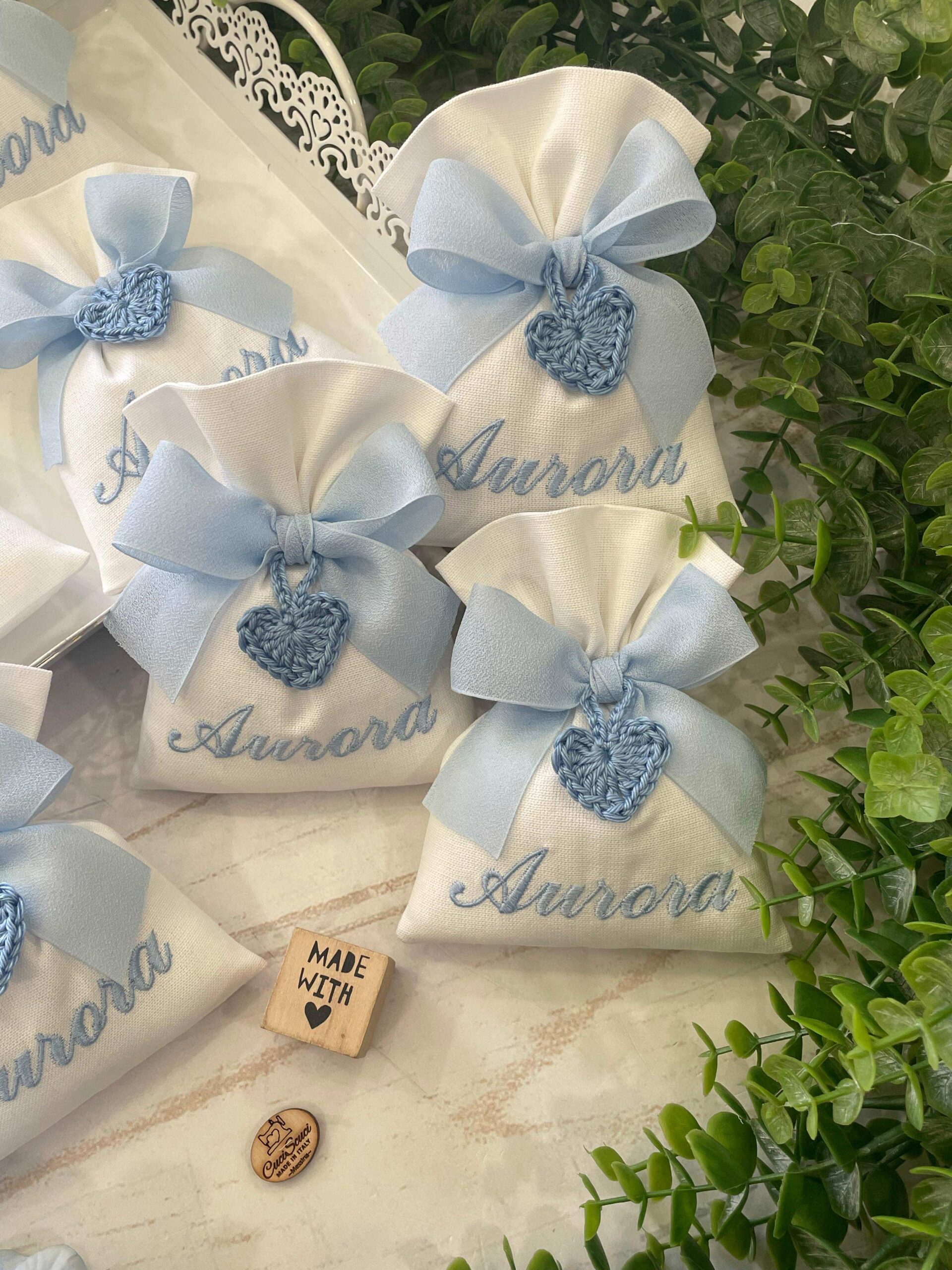 Sacchetto Sartoriale Tinto Filo Bianco con Ricamo Celeste e Cuore in Crochet