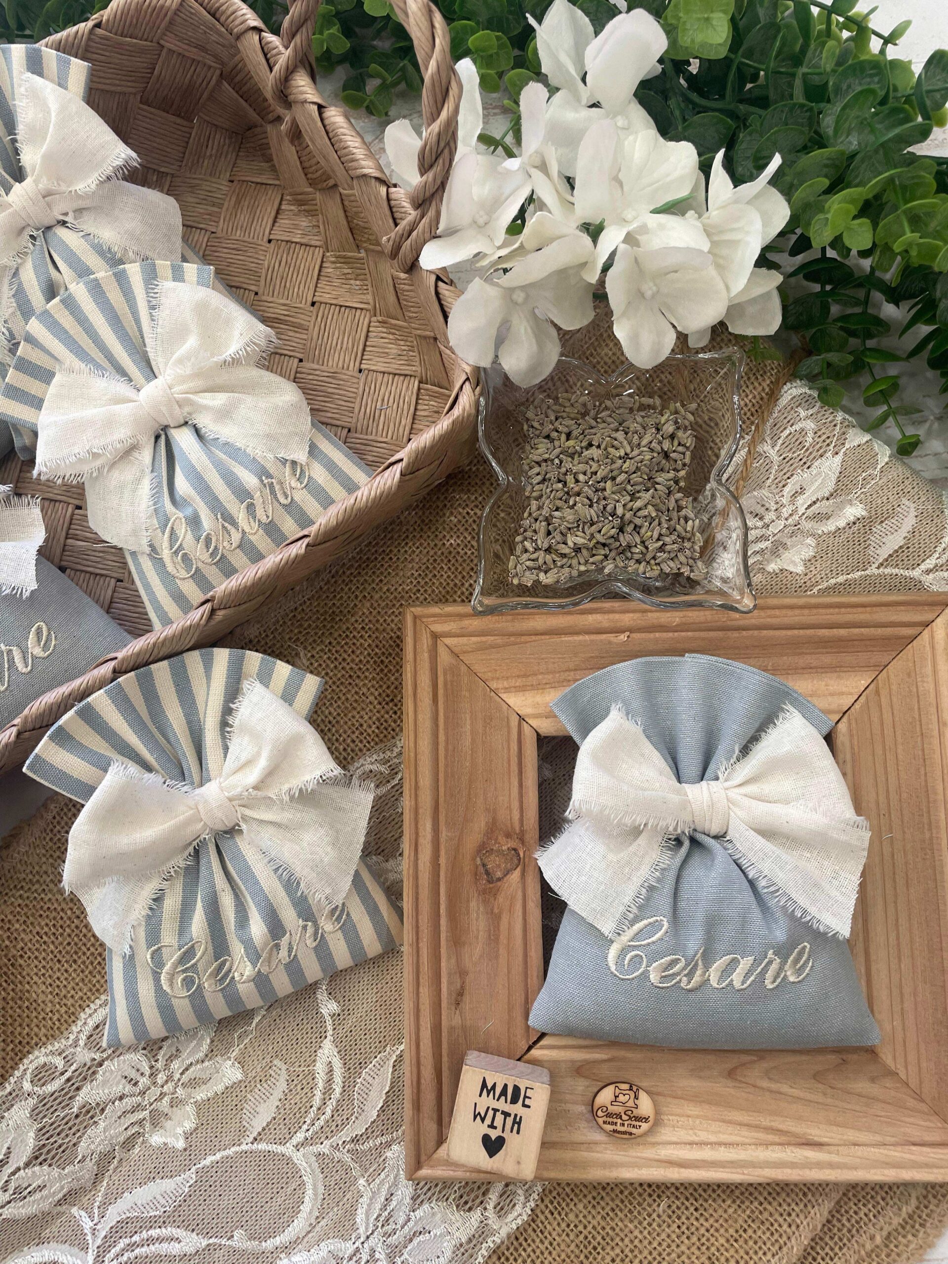 Sacchetto Sartoriale Colore a Scelta con Ricamo Nome, Lavanda e/o Confetti - immagine 2