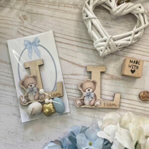 Calamita Lettera in Legno con Orsetto, Nome Personalizzato e Confetti