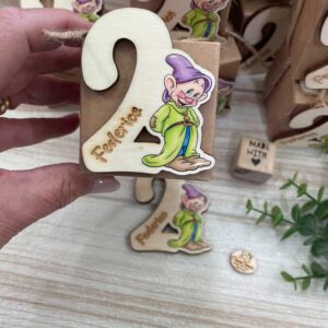 Calamita in Legno con Numero, Cucciolo e Nome Personalizzato