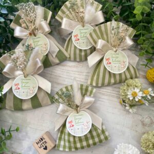 Mini Sacchetto Sartoriale Verde Kiwi con Fiori di Campo Essiccati e Tag Personalizzato