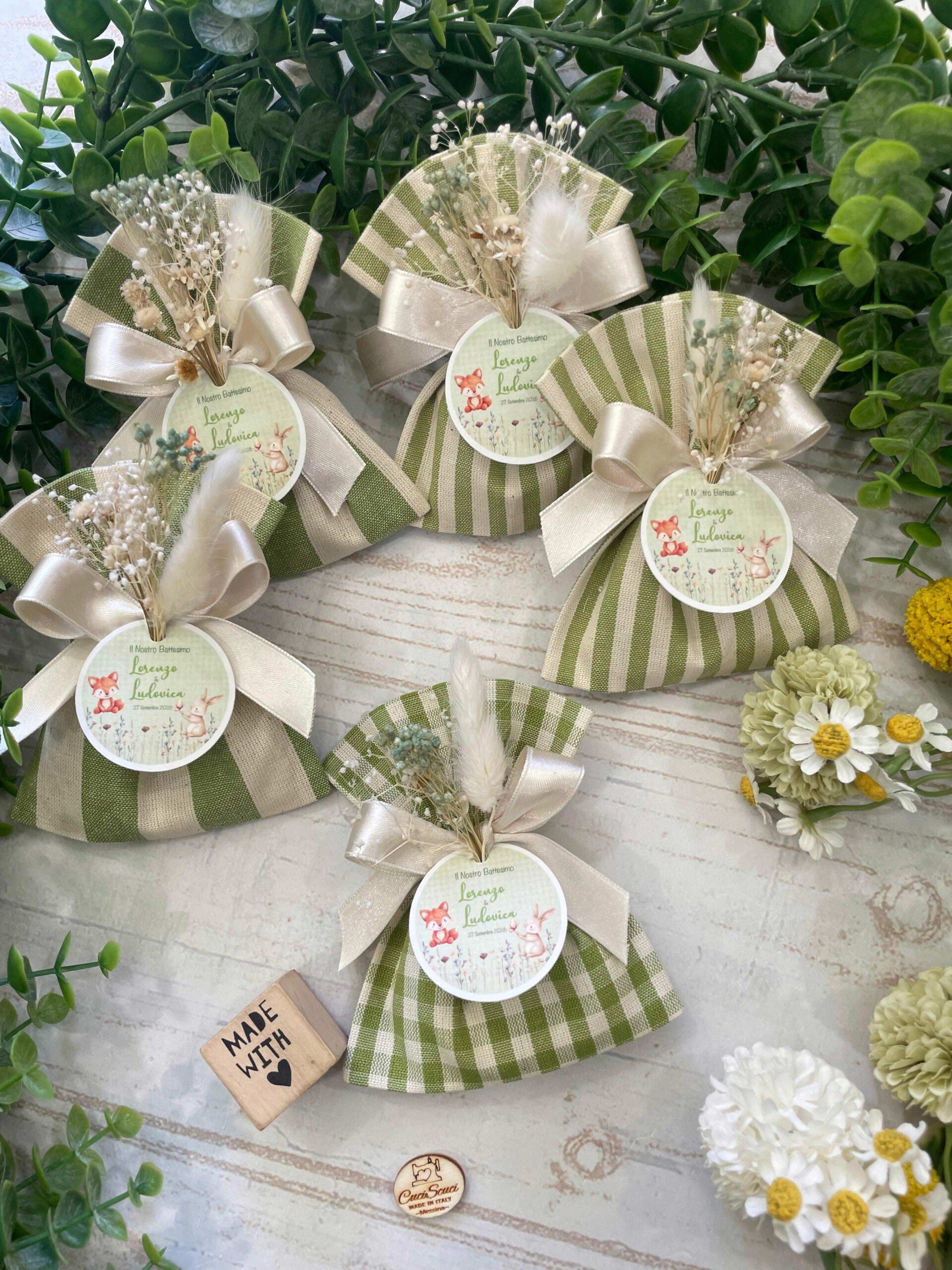 Mini Sacchetto Sartoriale Verde Kiwi con Fiori di Campo Essiccati e Tag Personalizzato