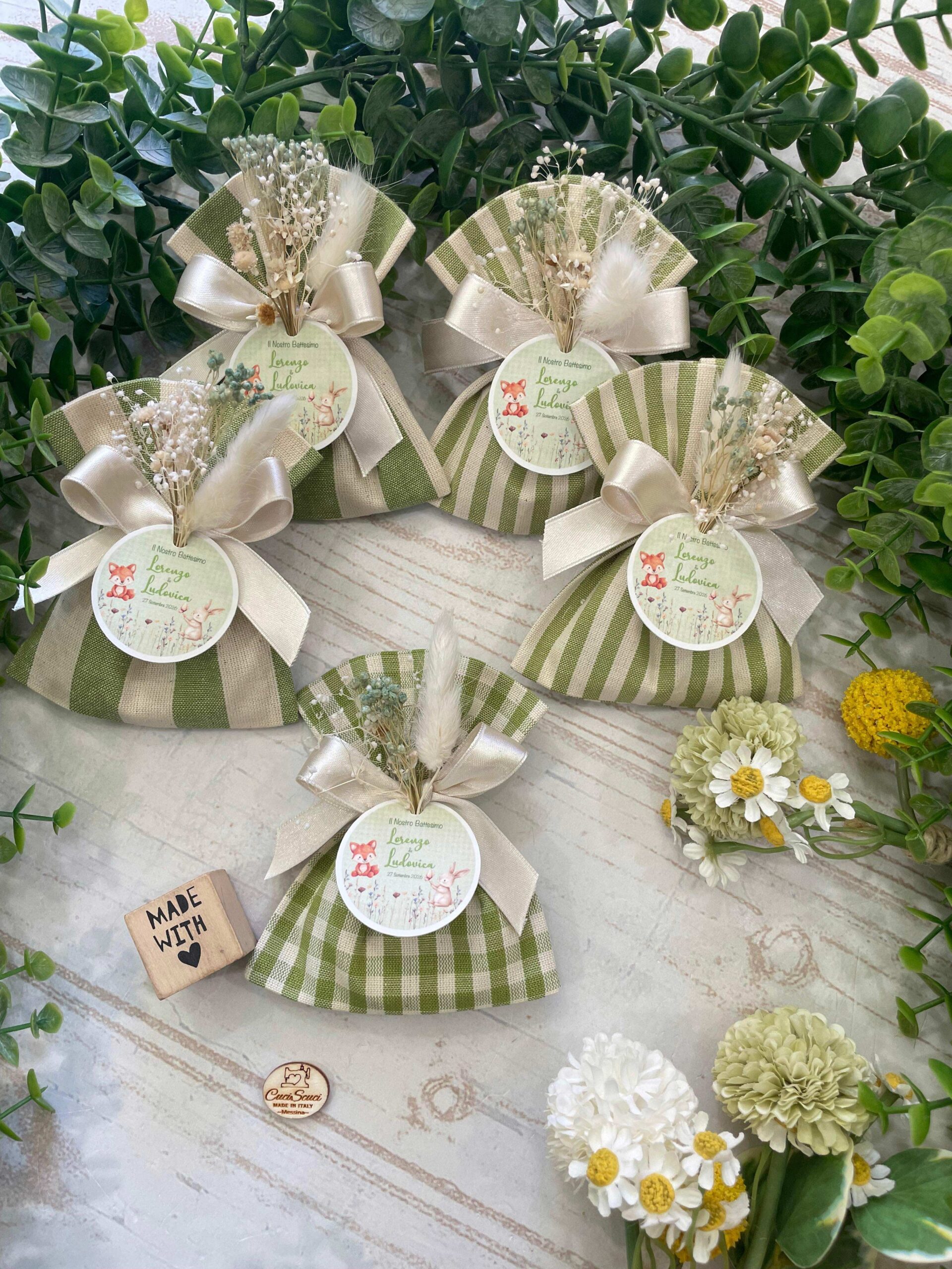 Mini Sacchetto Sartoriale Verde Kiwi con Fiori di Campo Essiccati e Tag Personalizzato - immagine 3